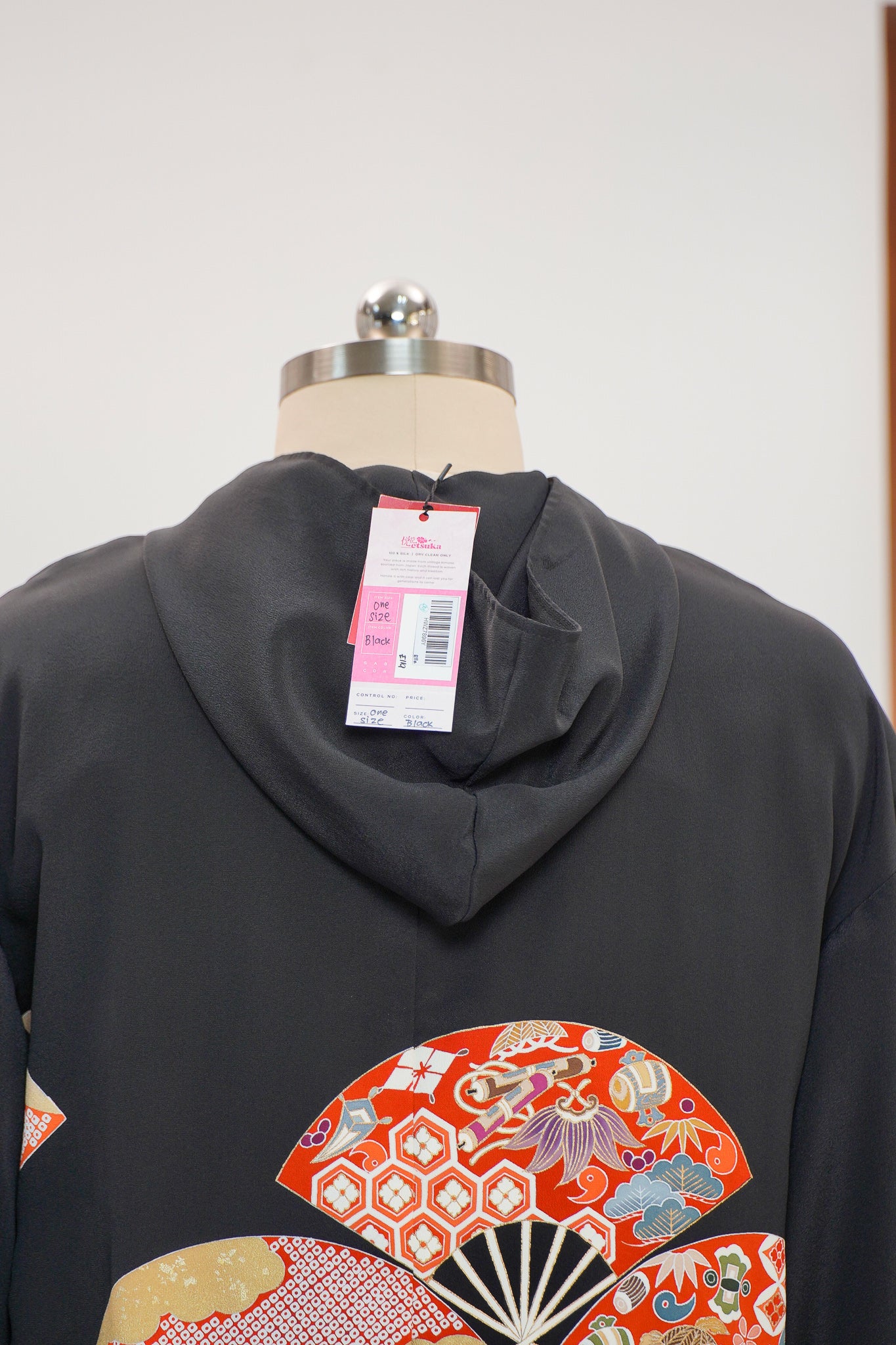 WC 32 campaign: Black Hoodie With Zipper | HWZ7896Y