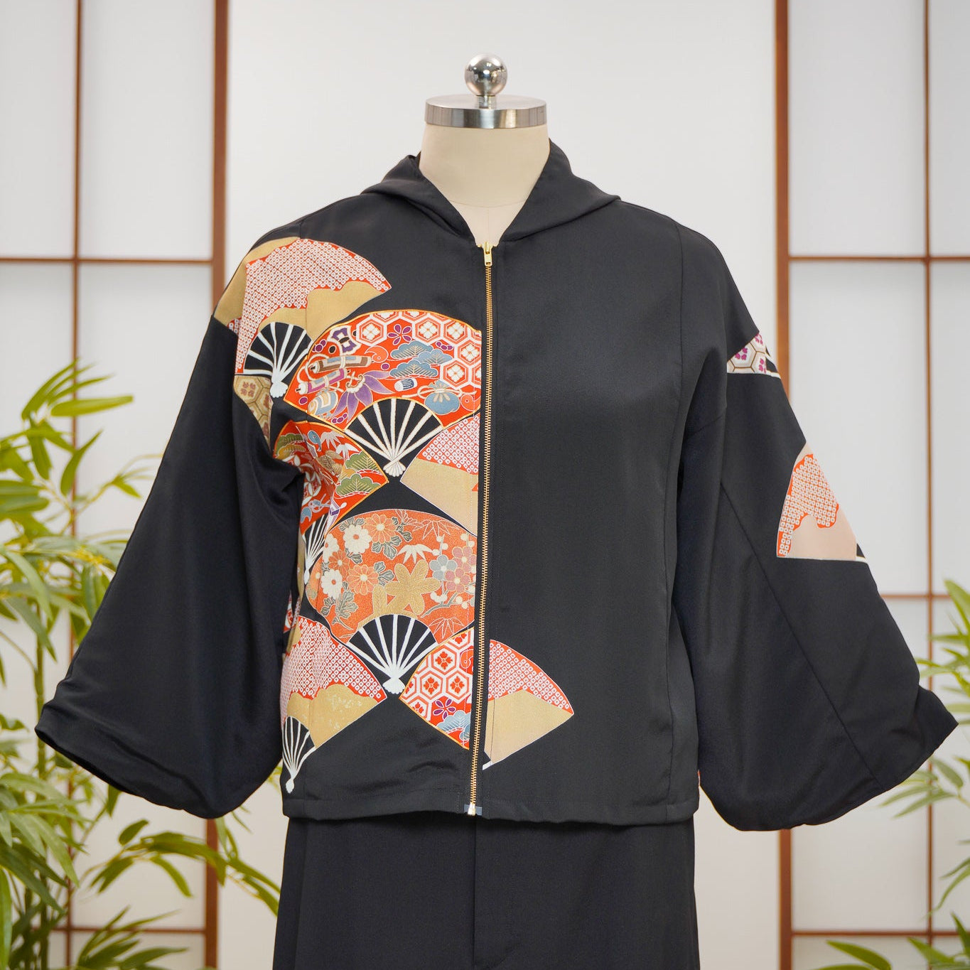 WC 32 campaign: Black Hoodie With Zipper | HWZ7896Y