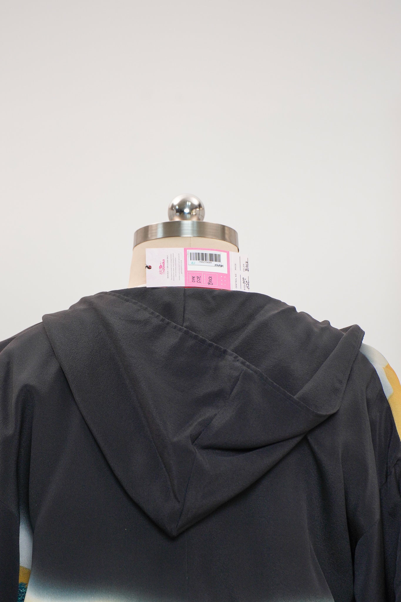 WC 32 campaign: Black Hoodie With Zipper | HWZ7909Y