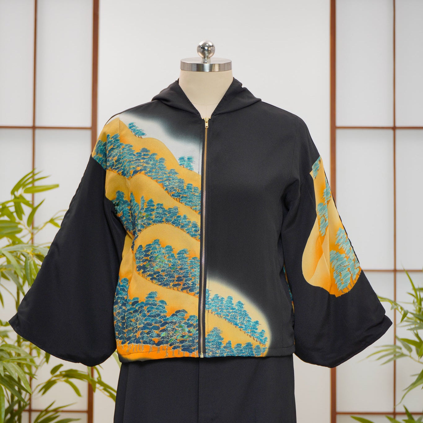 WC 32 campaign: Black Hoodie With Zipper | HWZ7909Y