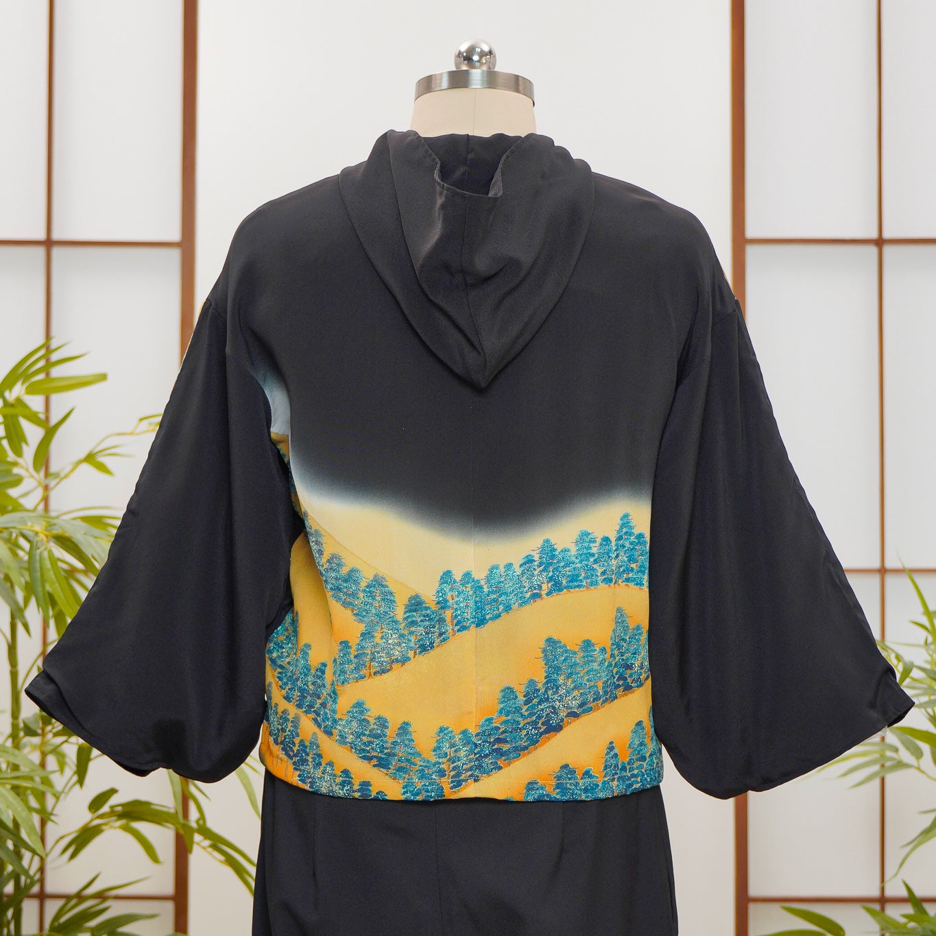 WC 32 campaign: Black Hoodie With Zipper | HWZ7909Y