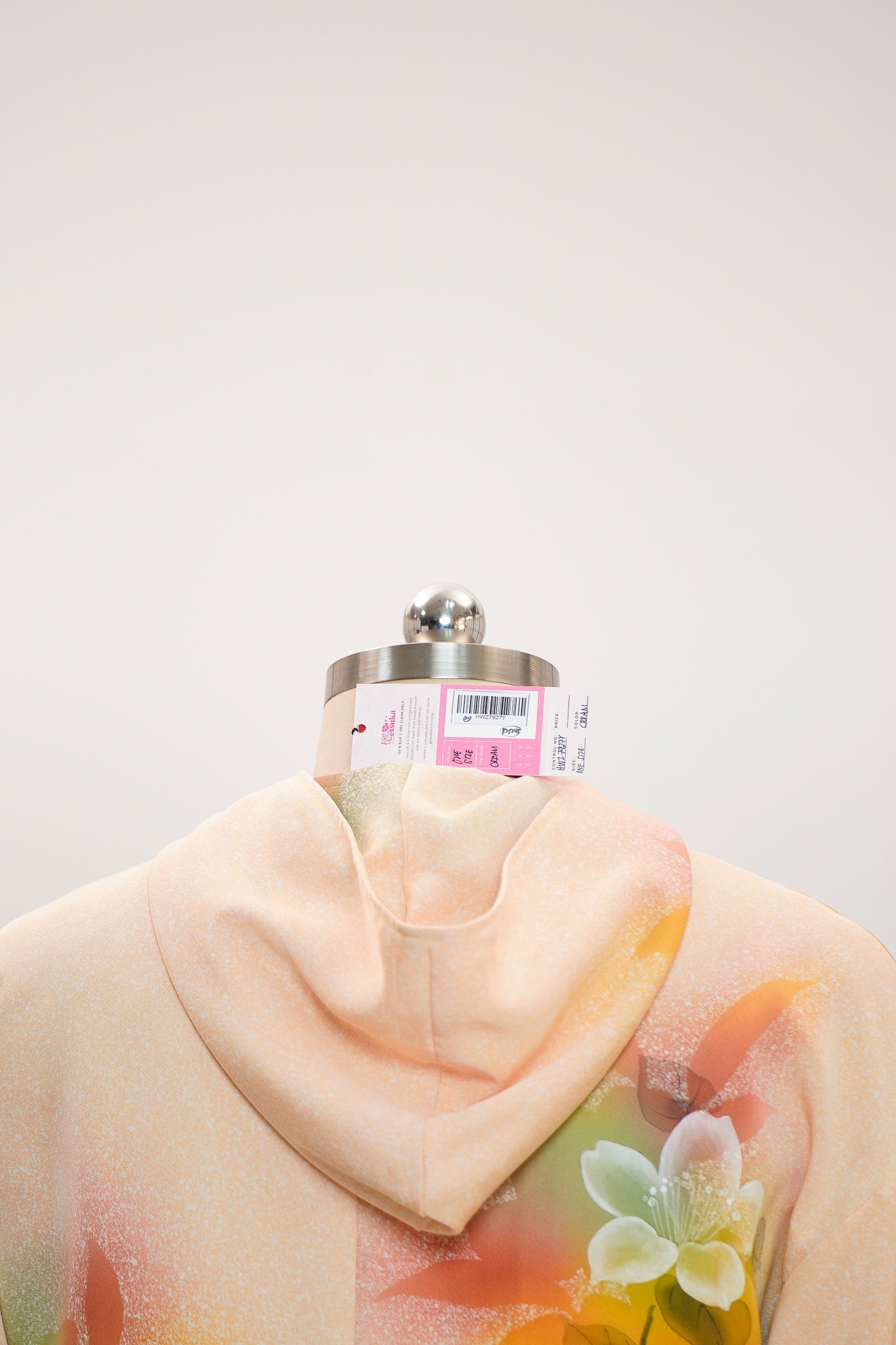 WC 32 campaign: Cream Hoodie With Zipper | HWZ7927Y