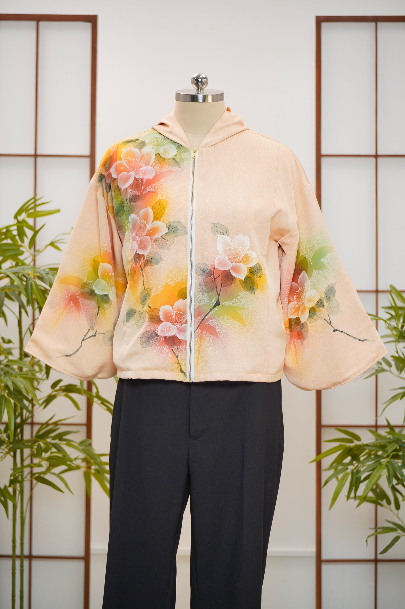WC 32 campaign: Cream Hoodie With Zipper | HWZ7927Y