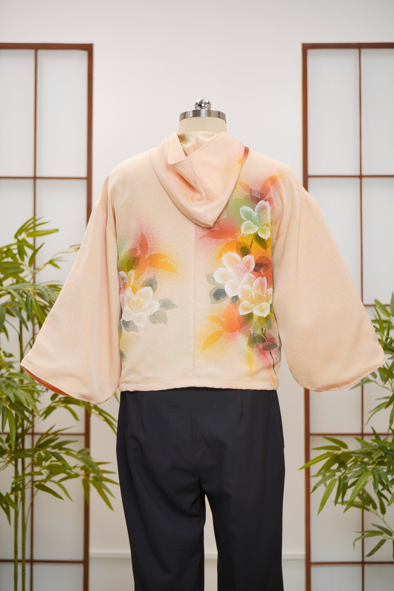 WC 32 campaign: Cream Hoodie With Zipper | HWZ7927Y