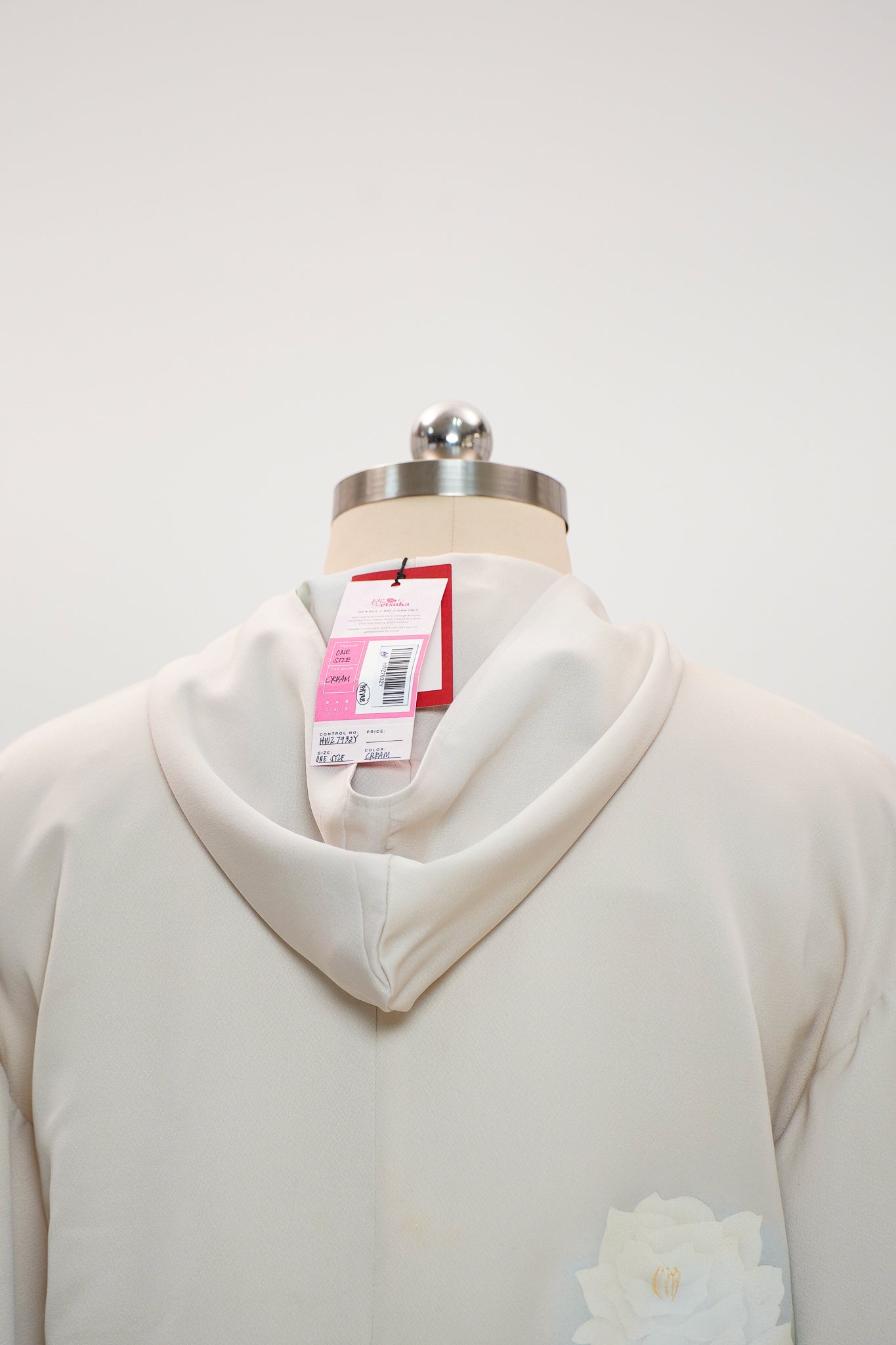 WC 32 campaign: Cream Hoodie With Zipper | HWZ7932Y