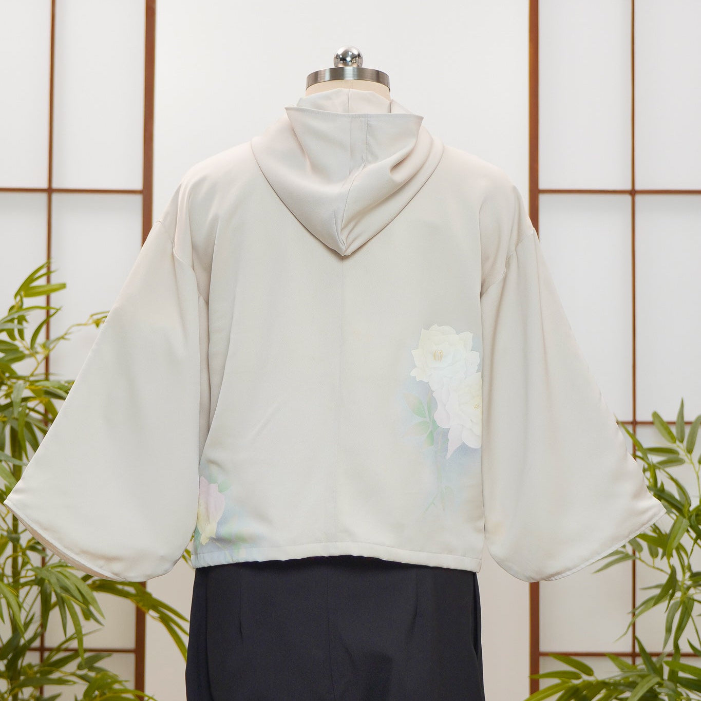 WC 32 campaign: Cream Hoodie With Zipper | HWZ7932Y
