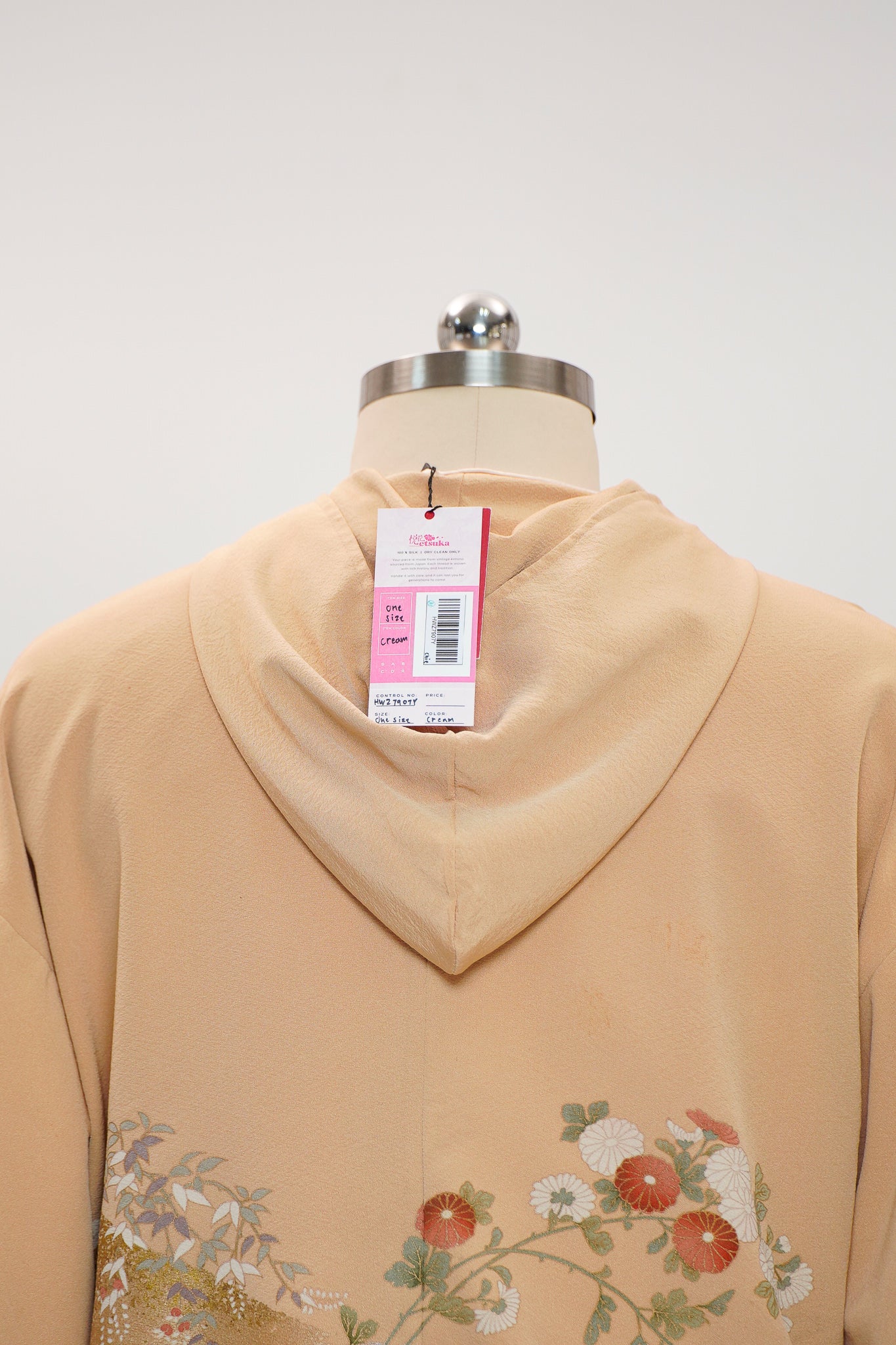 WC 32 campaign: Cream Hoodie With Zipper | HWZ7907Y