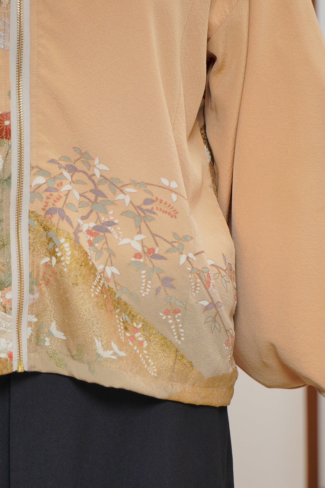 WC 32 campaign: Cream Hoodie With Zipper | HWZ7907Y