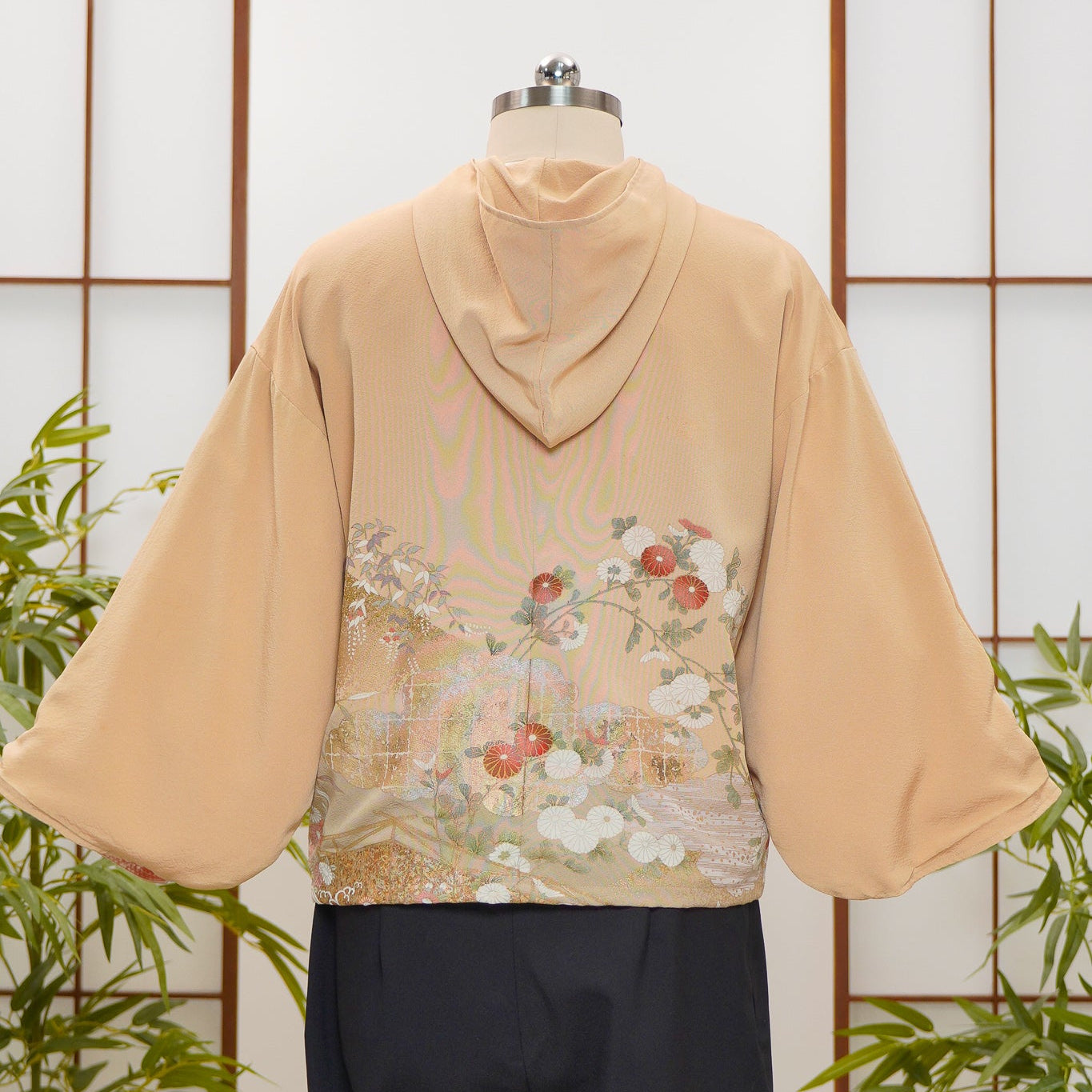 WC 32 campaign: Cream Hoodie With Zipper | HWZ7907Y