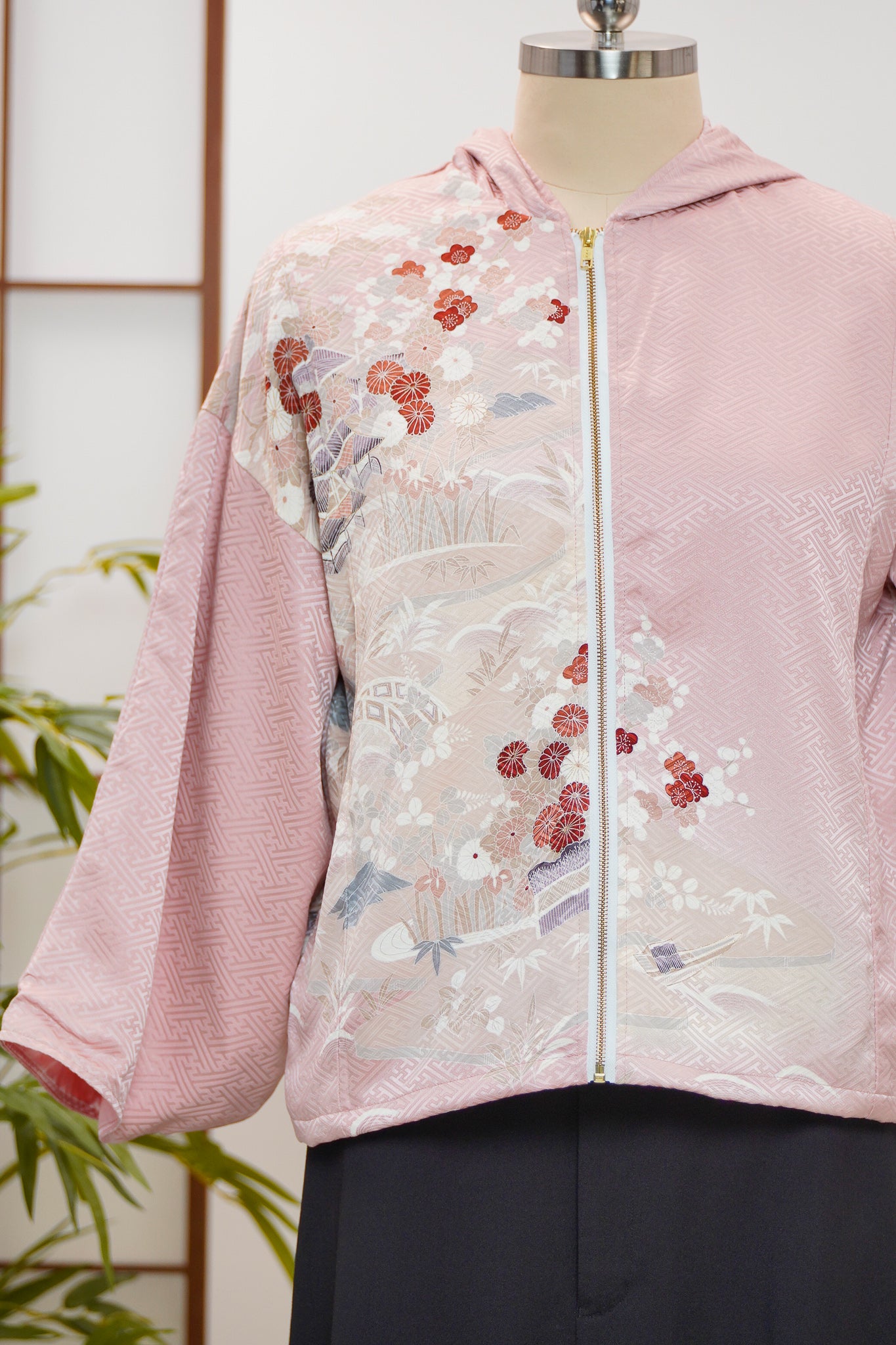 WC32 campaign: Pink Hoodie With Zipper | HWZ7963Y