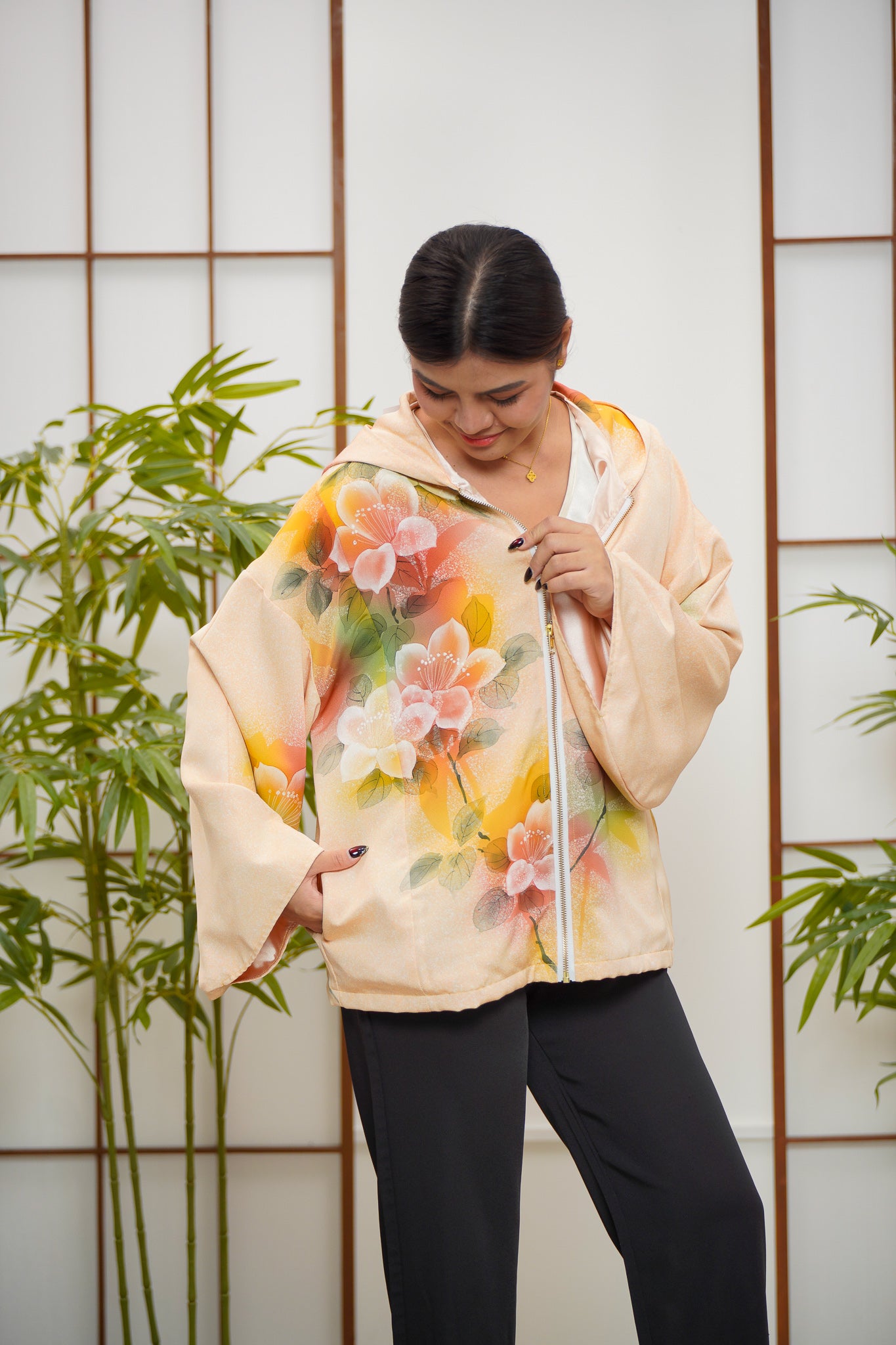 WC 32 campaign: Cream Hoodie With Zipper | HWZ7927Y