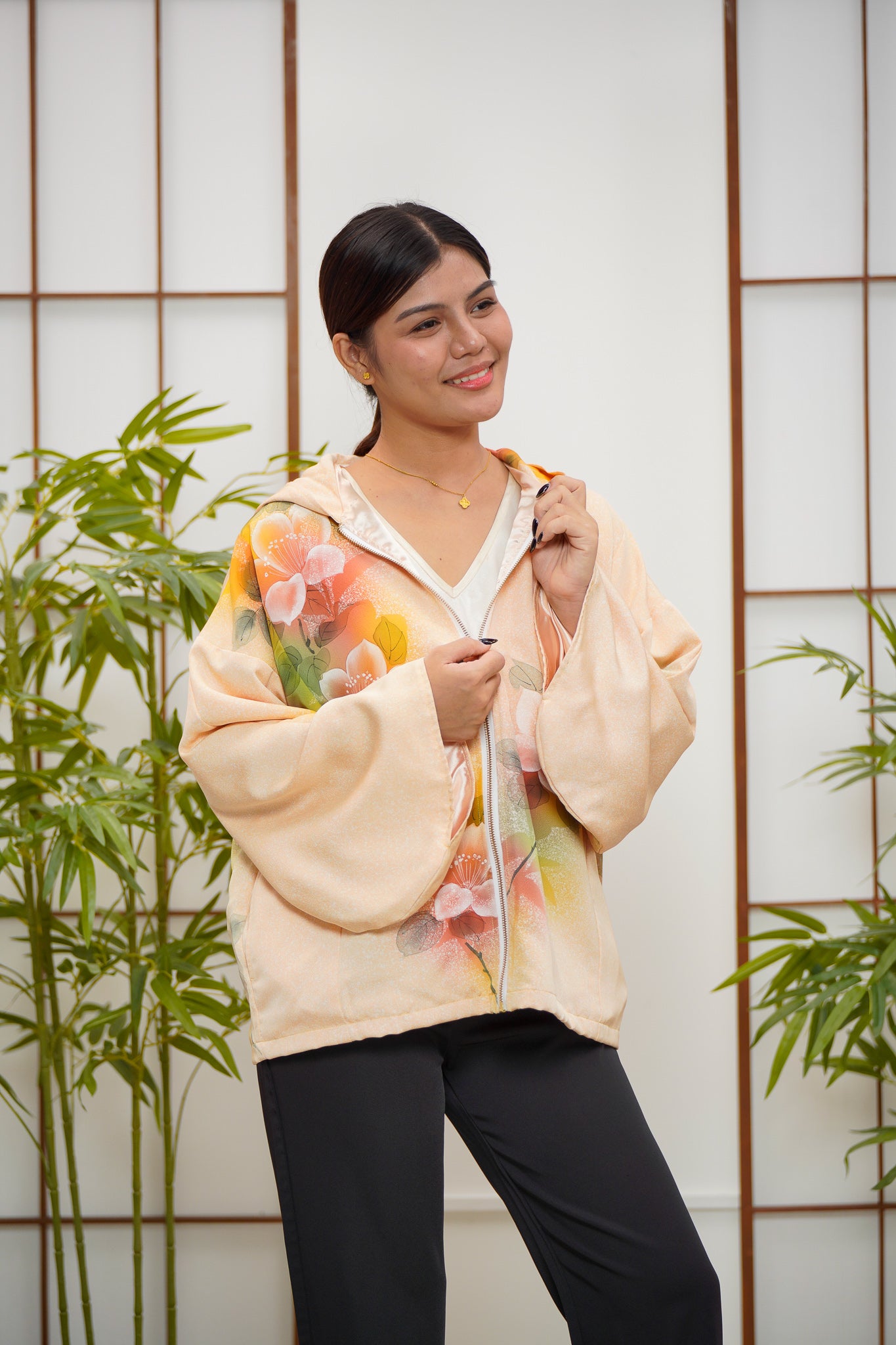 WC 32 campaign: Cream Hoodie With Zipper | HWZ7927Y