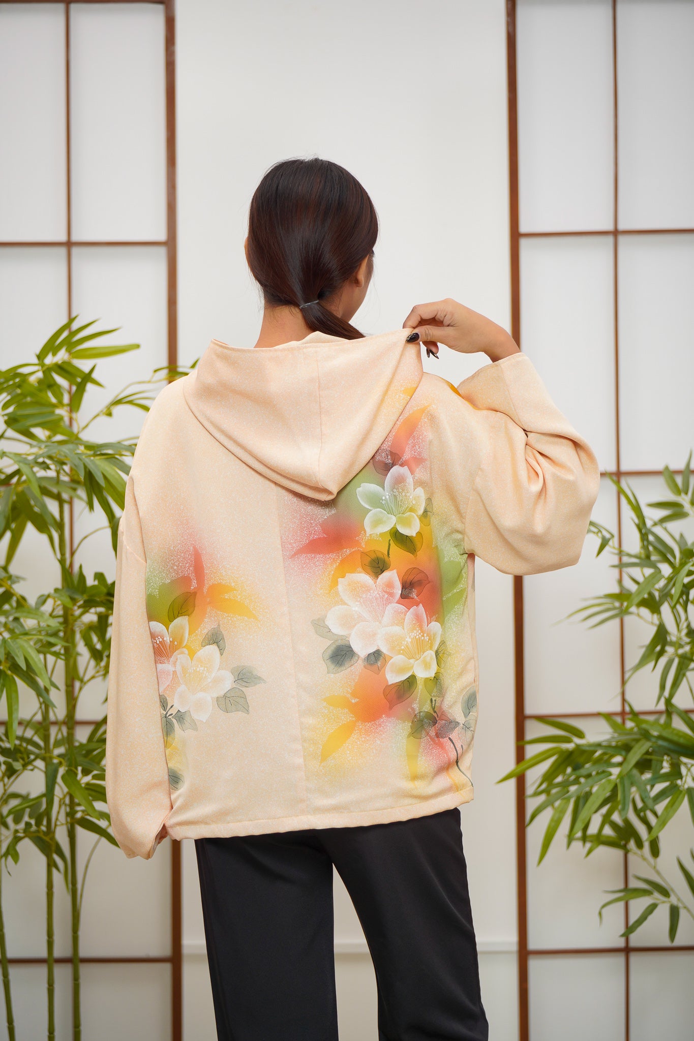 WC 32 campaign: Cream Hoodie With Zipper | HWZ7927Y