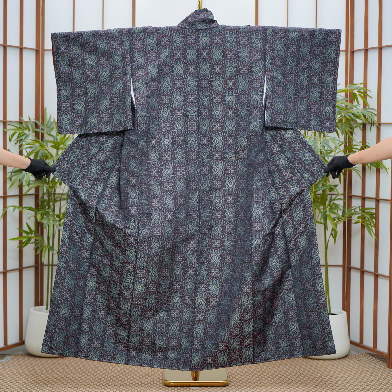 [Certificate] Premium Oshima Fabric: 0625_48 | Concentric Diamonds