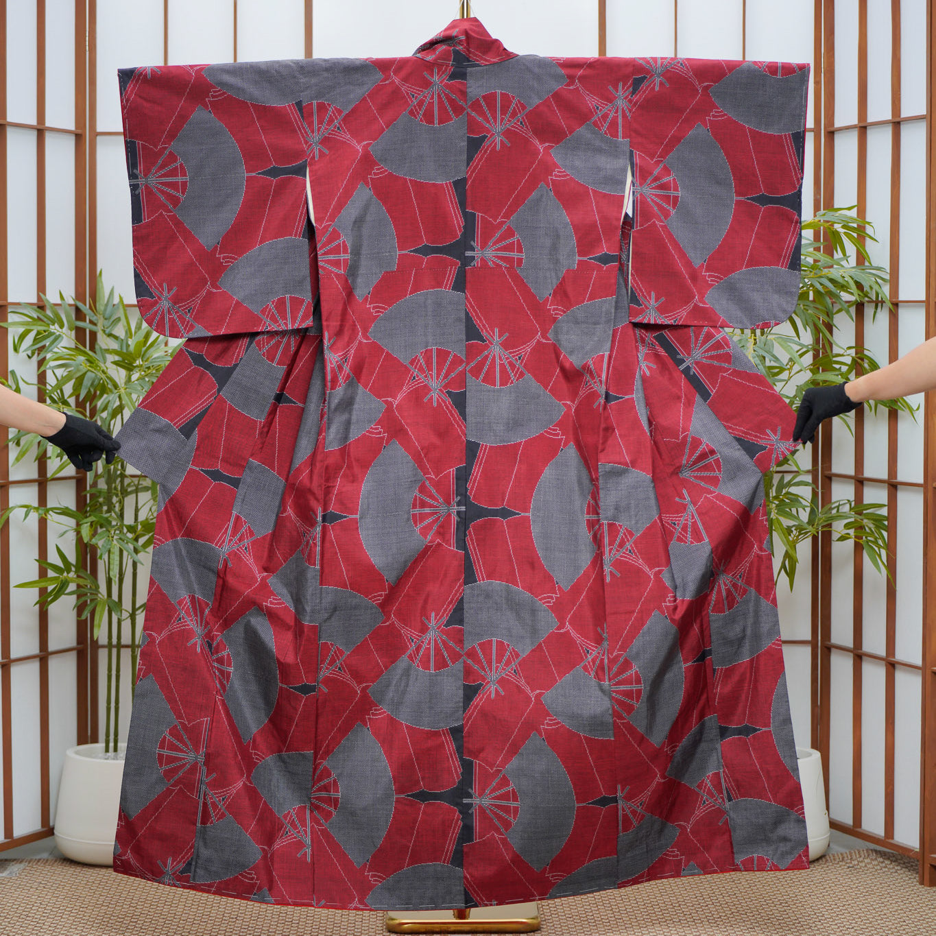 Premium Oshima Fabric: 0625_50 | Red Slate Rivulets