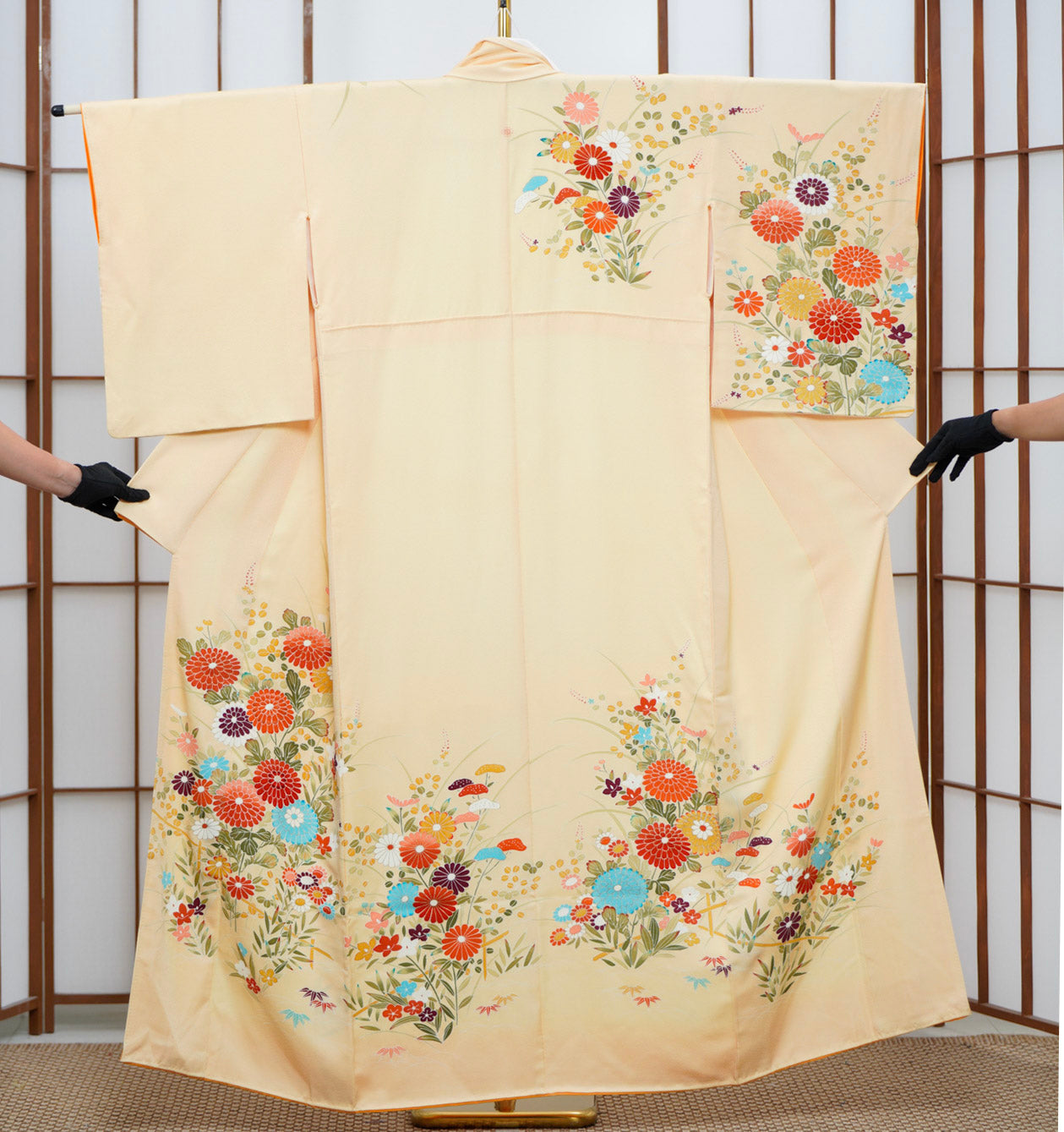 TYSB14 Premium Bonus: Cream Canvas