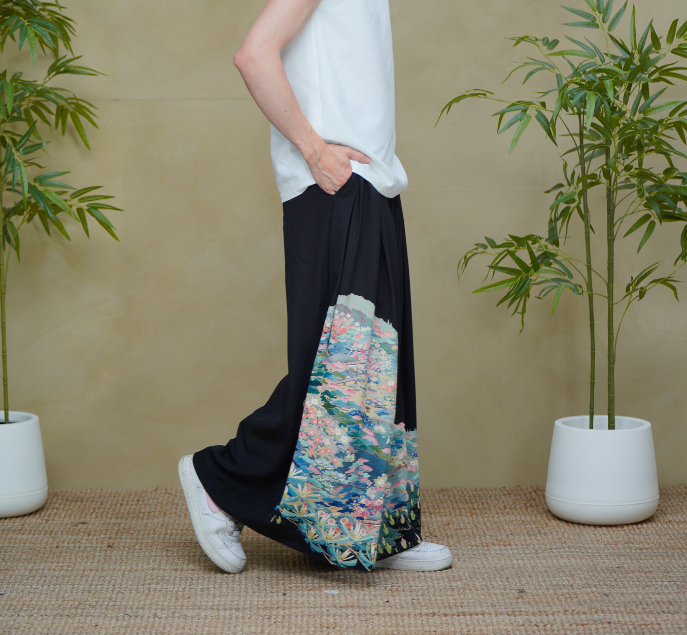 Coming Soon - On-hand: Black Hakama Pants | Harry size | Certified Kaga Yuzen | LA