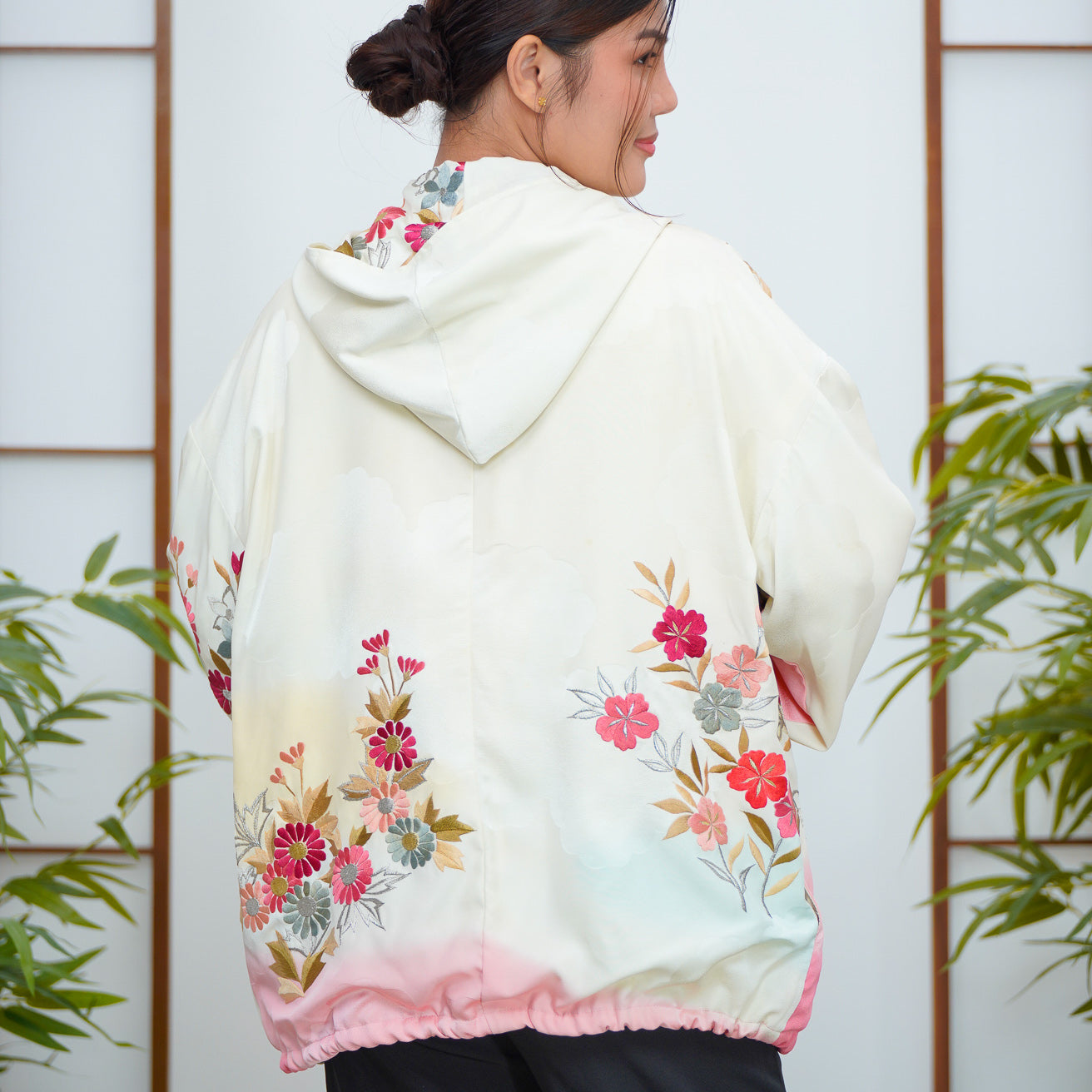Premium On-hand: Cream Hoodie | H6583M | Furisode!!
