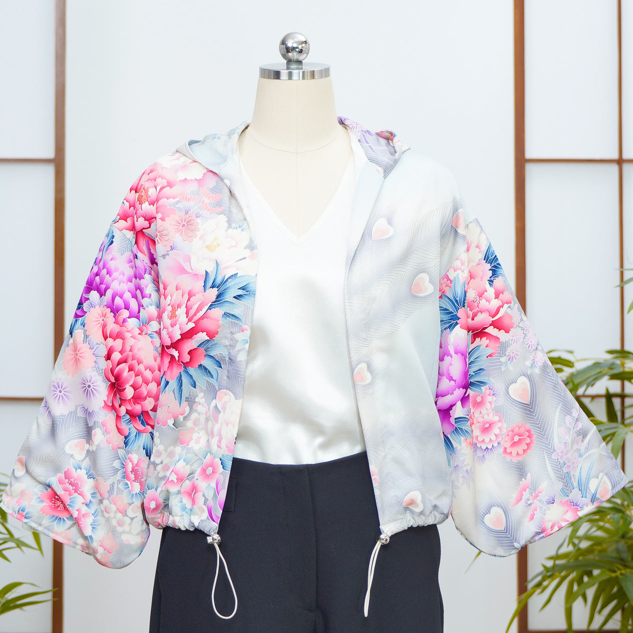 Premium On-hand: Furisode Kodomo Hoodie(small) | HK8082Y