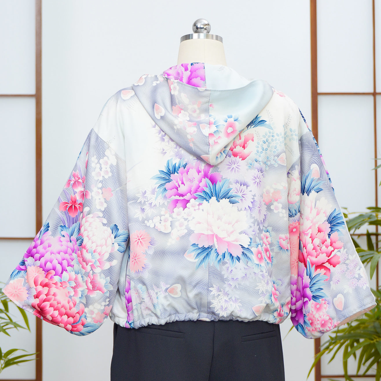 Premium On-hand: Furisode Kodomo Hoodie(small) | HK8082Y