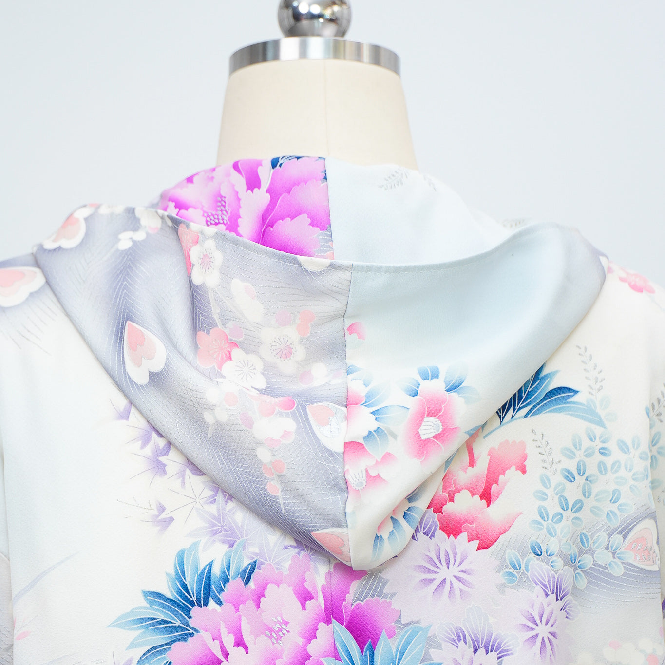 Premium On-hand: Furisode Kodomo Hoodie(small) | HK8082Y