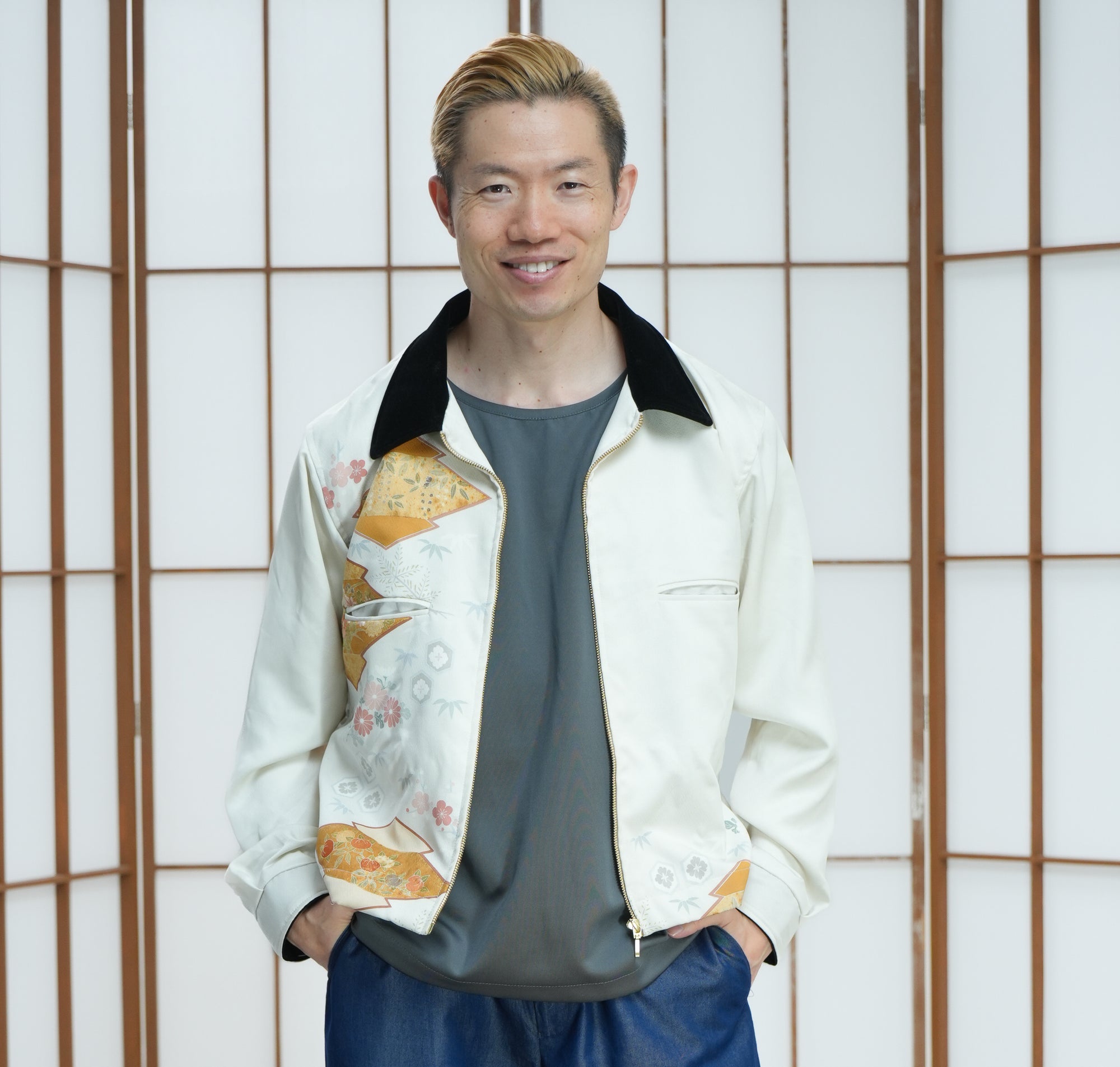 On-hand item: Light and black Zipup short jacket | ZSJ6456 | Medium