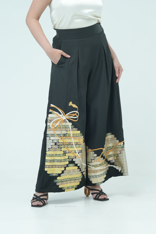 Palazzo Pants (Pre-order): Super flowy design!