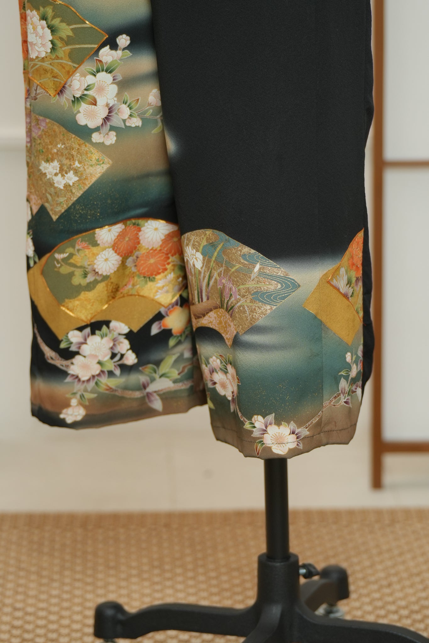 On-hand item: Zipped Jumpsuit Black &amp; Gold florals | ZJ3580 2XLB