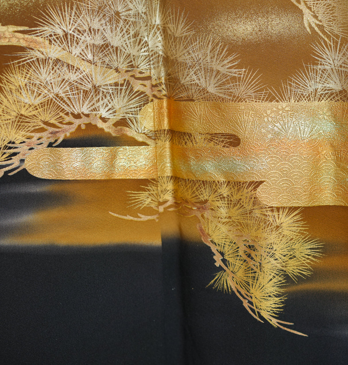 Premium Fabric: VIP sho 0508_14 | Black Gold Bloom