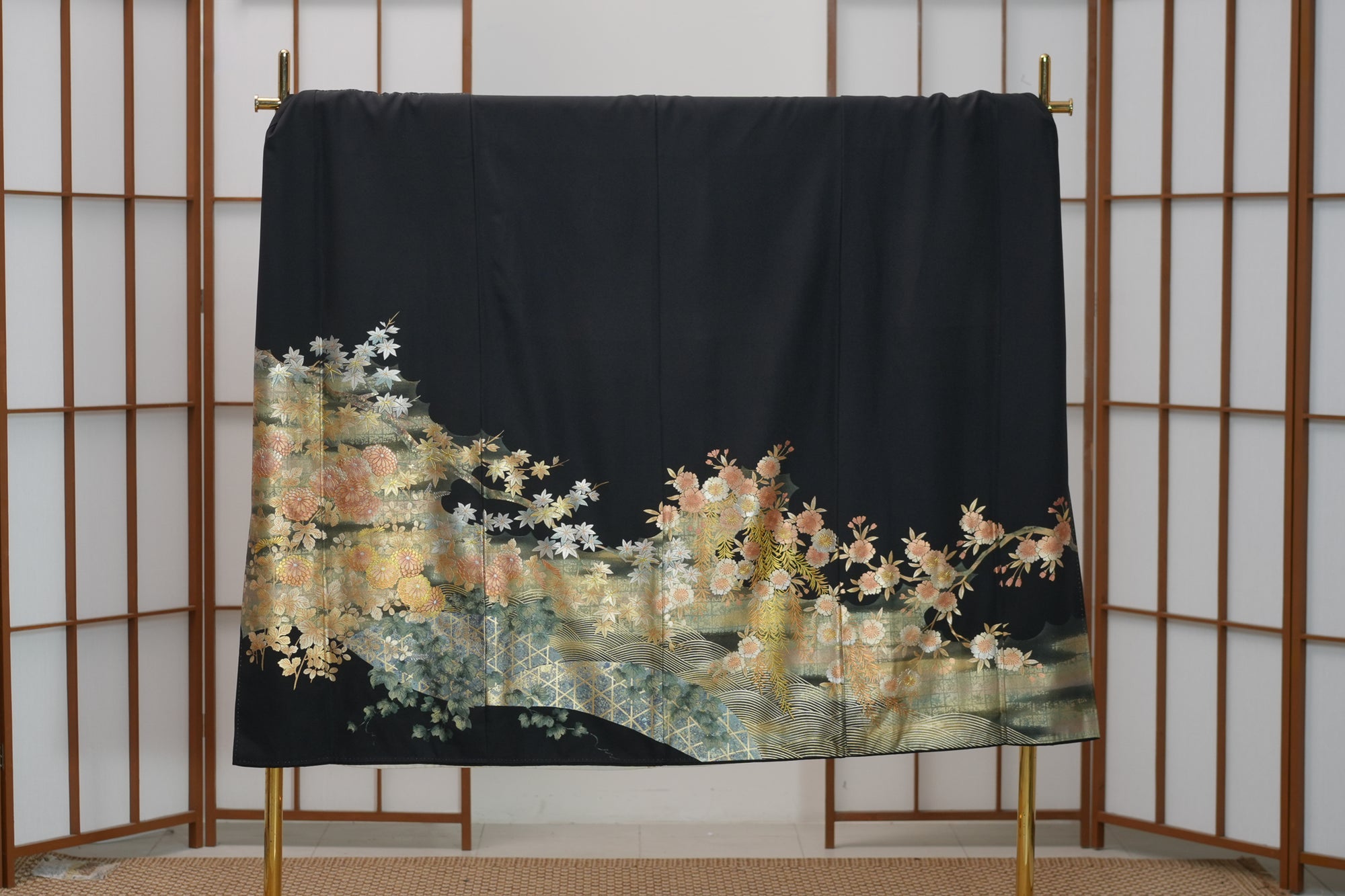 Premium Fabric: VIP sho 0508_30 | Black gold leaves