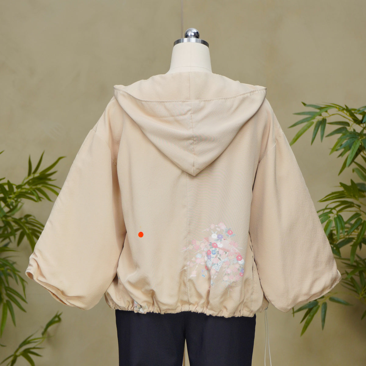 [Autumn] Premium On-hand: Cream Hoodie (One Size) | H7667Y -O (with minor fabric stain)