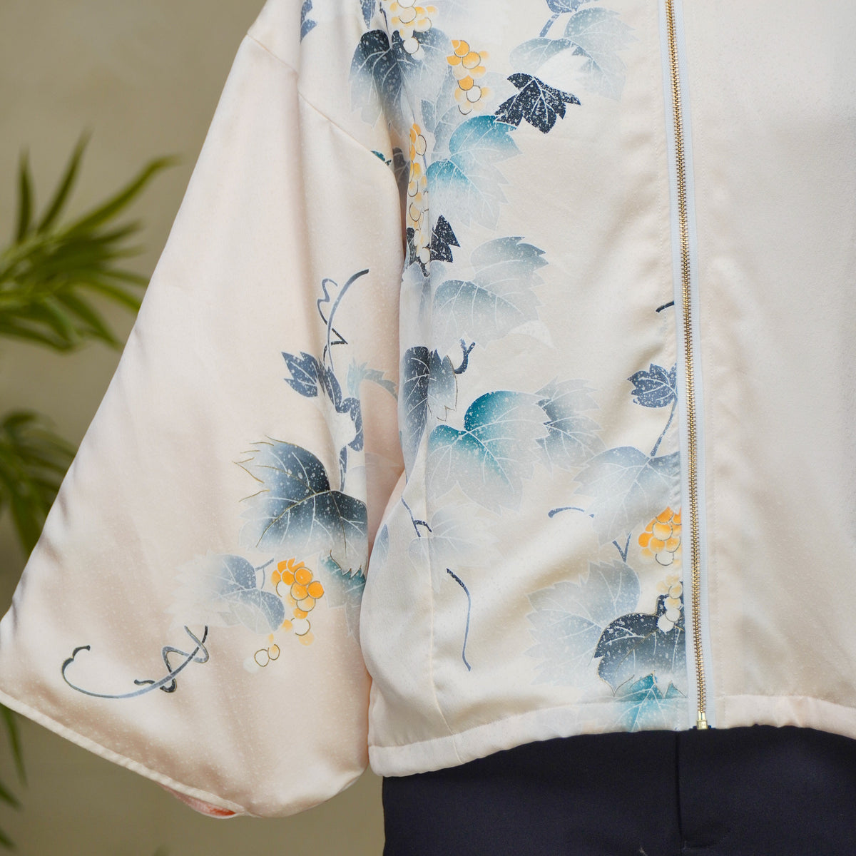 Premium On-hand: Cream Hoodie with Zipper (One Size) | HWZ8737Y -O