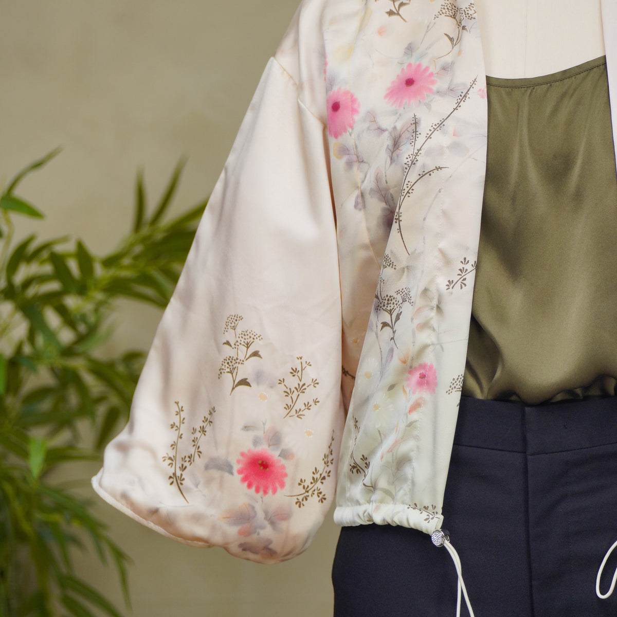 Premium On-hand item: Cream Kodomo Hoodie (Small Size) | HK8742Y -O