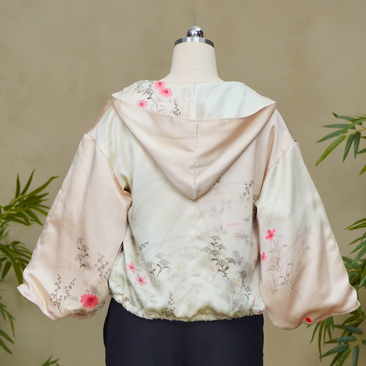 Premium On-hand item: Cream Kodomo Hoodie (Small Size) | HK8742Y -O