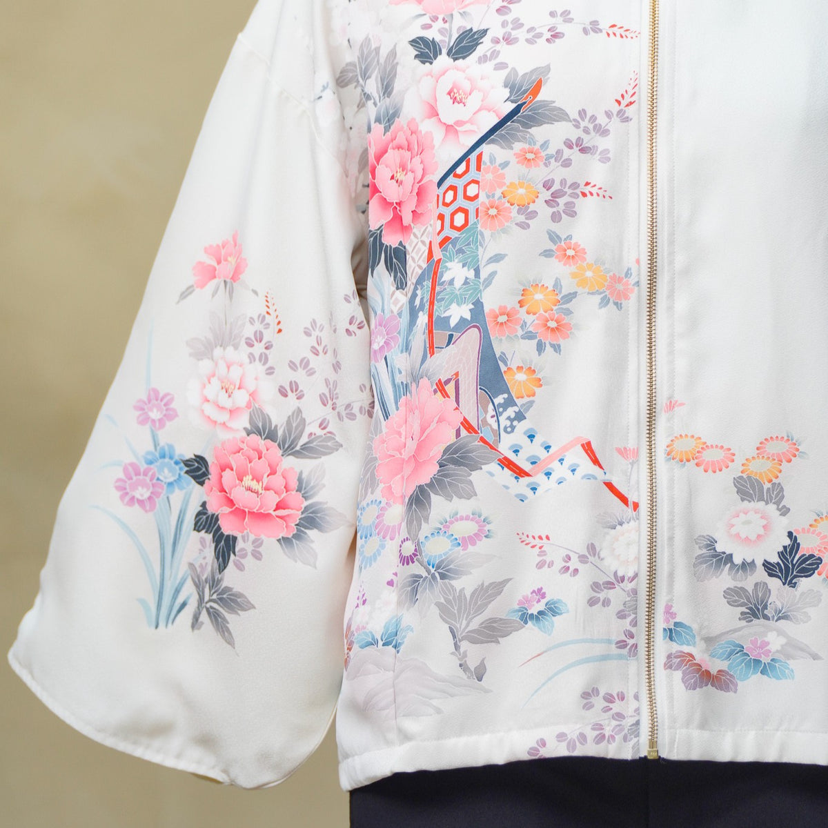Premium On-hand: Cream Hoodie With Zipper (One Size) | HWZ8682Y -O