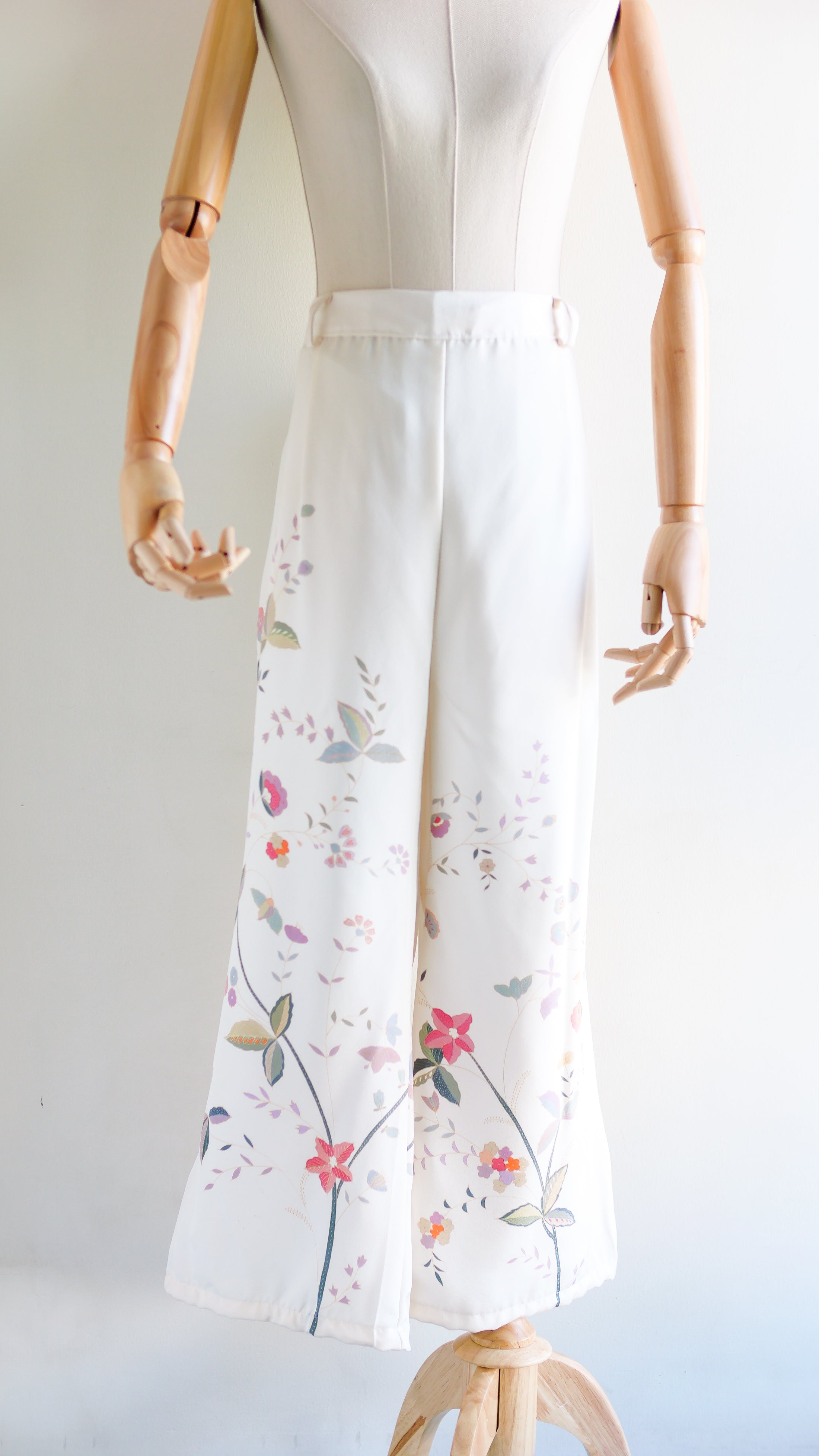 On-Hand Premium Item: White Garden| Wide Leg Pants - 4XLB