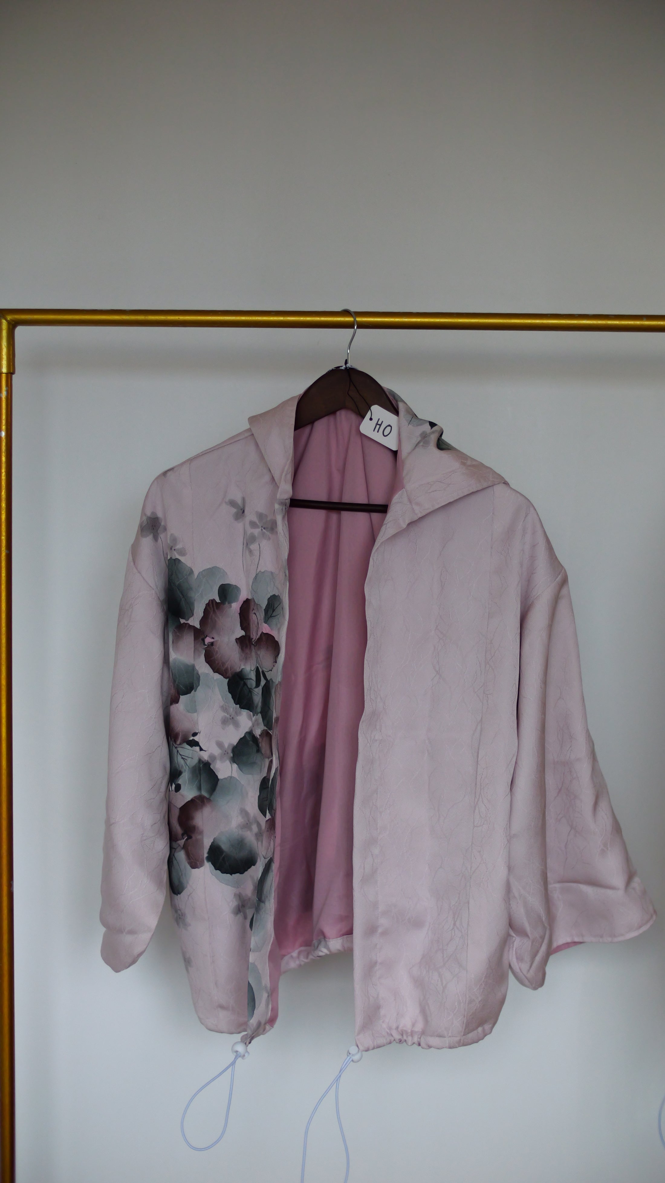 Online private viewing | Pink hoodie | H552 (Guia)