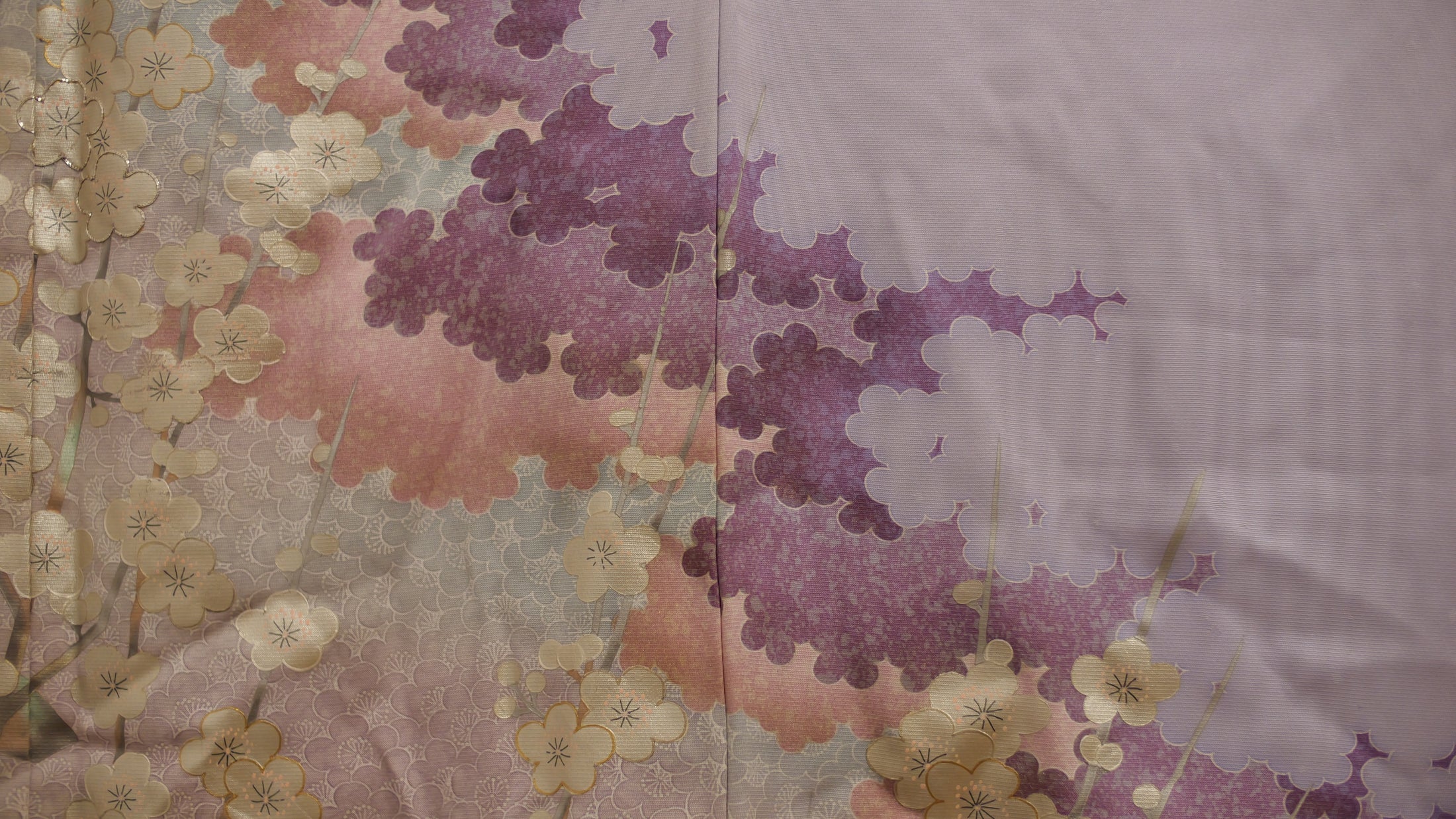 Online Private Viewing | White flowers in light purple | Fabric 038 (Melissa)