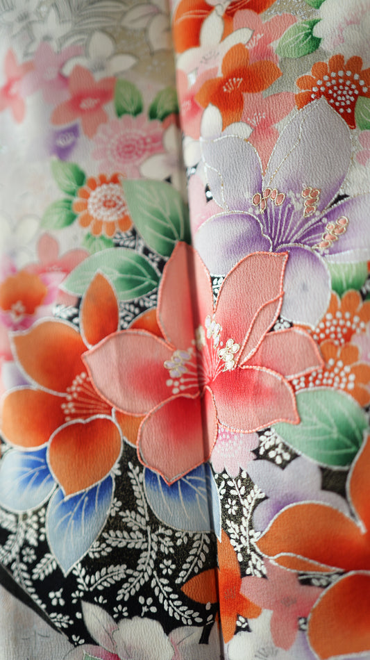 Aug 4 Premium Fabric: Bursting with flowers (super unique design!!)