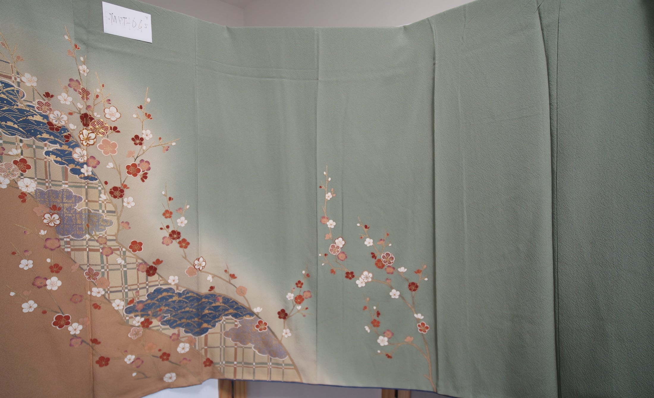 Sakura Collection: M17-06 Pistachio Petals
