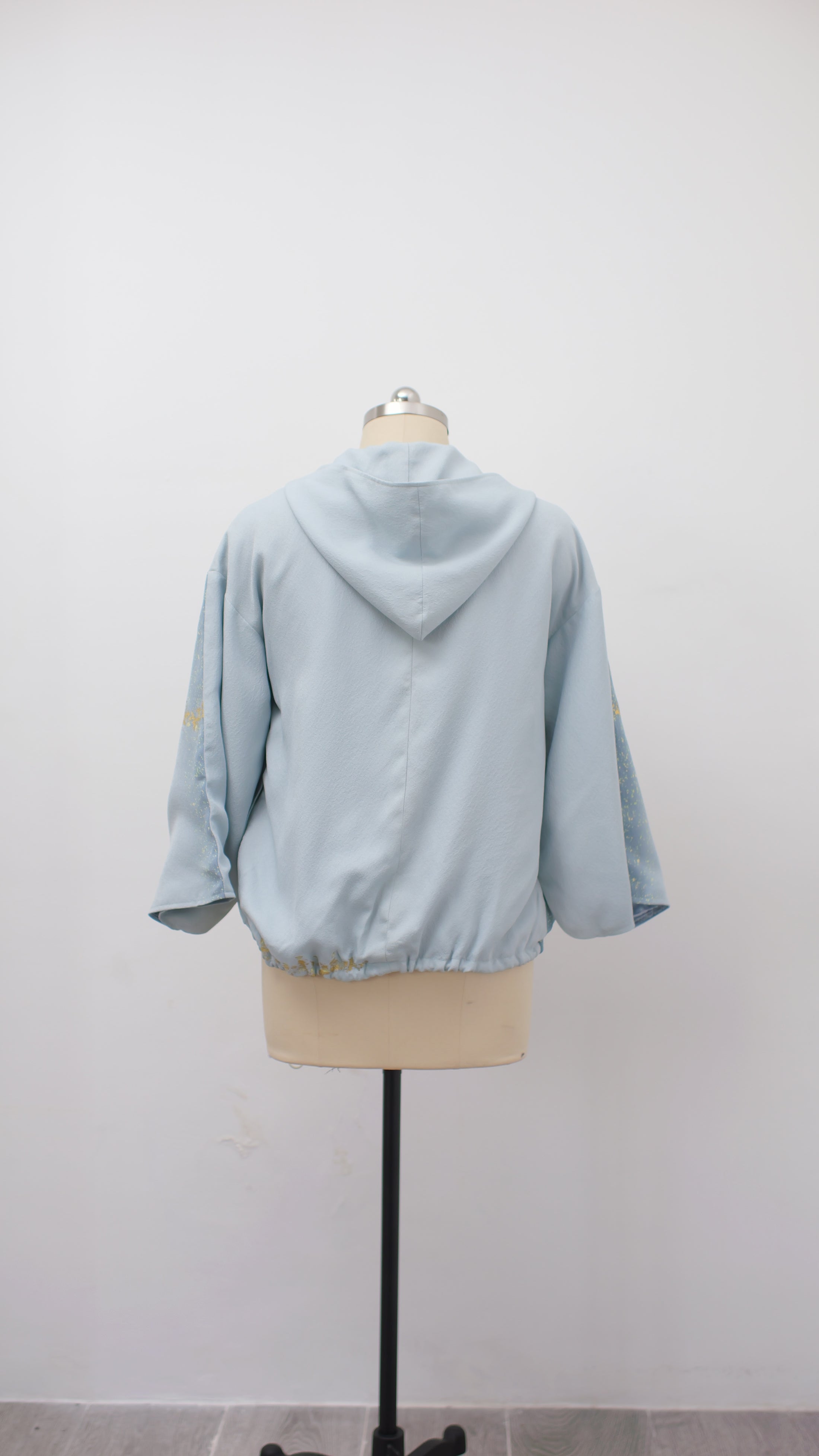 On-hand: Hoodie | H5495 - with beautiful blue and gold details!