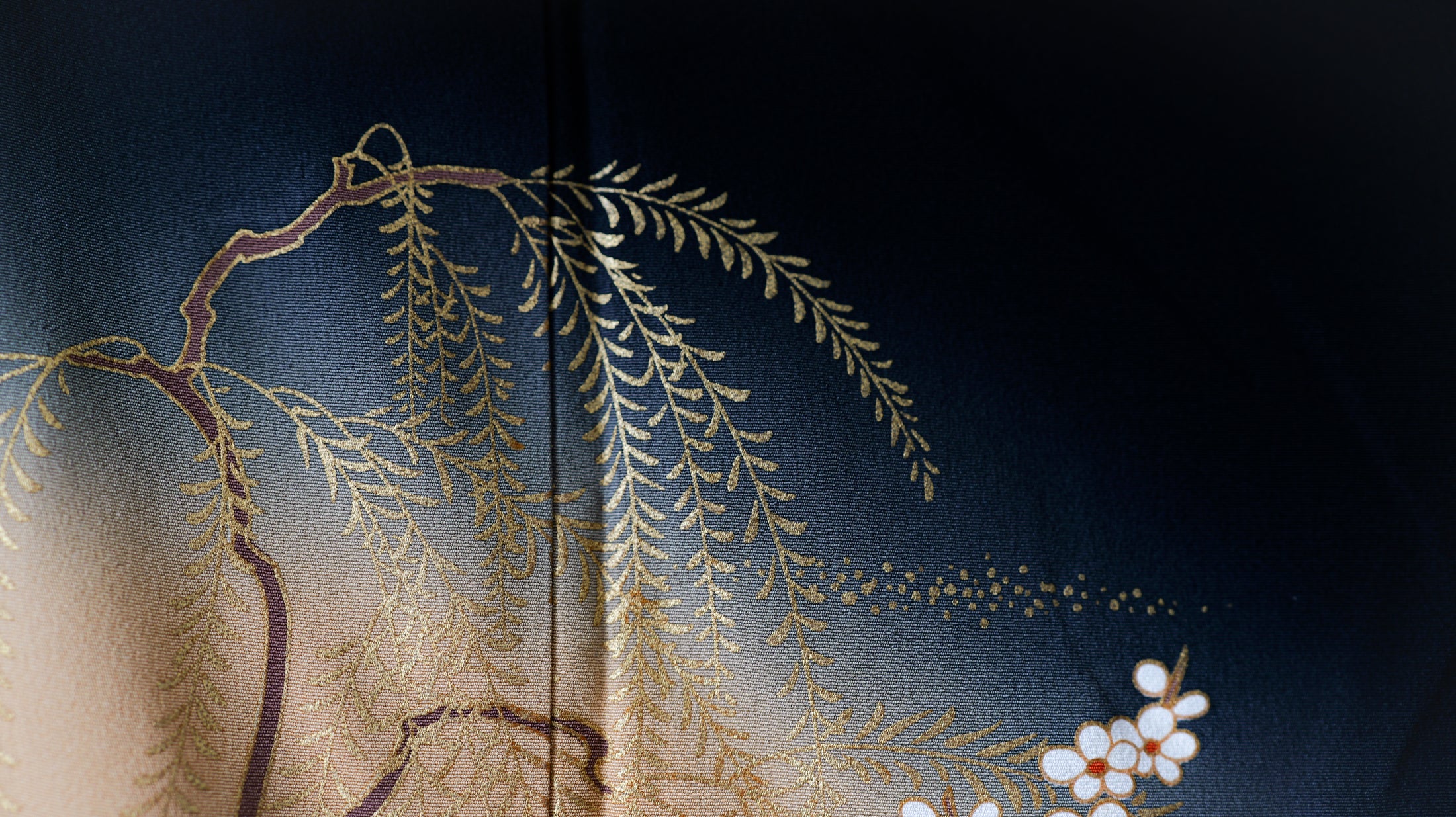 September 26 Live: Golden Mountain View - elegant gold elements and thick fabric!