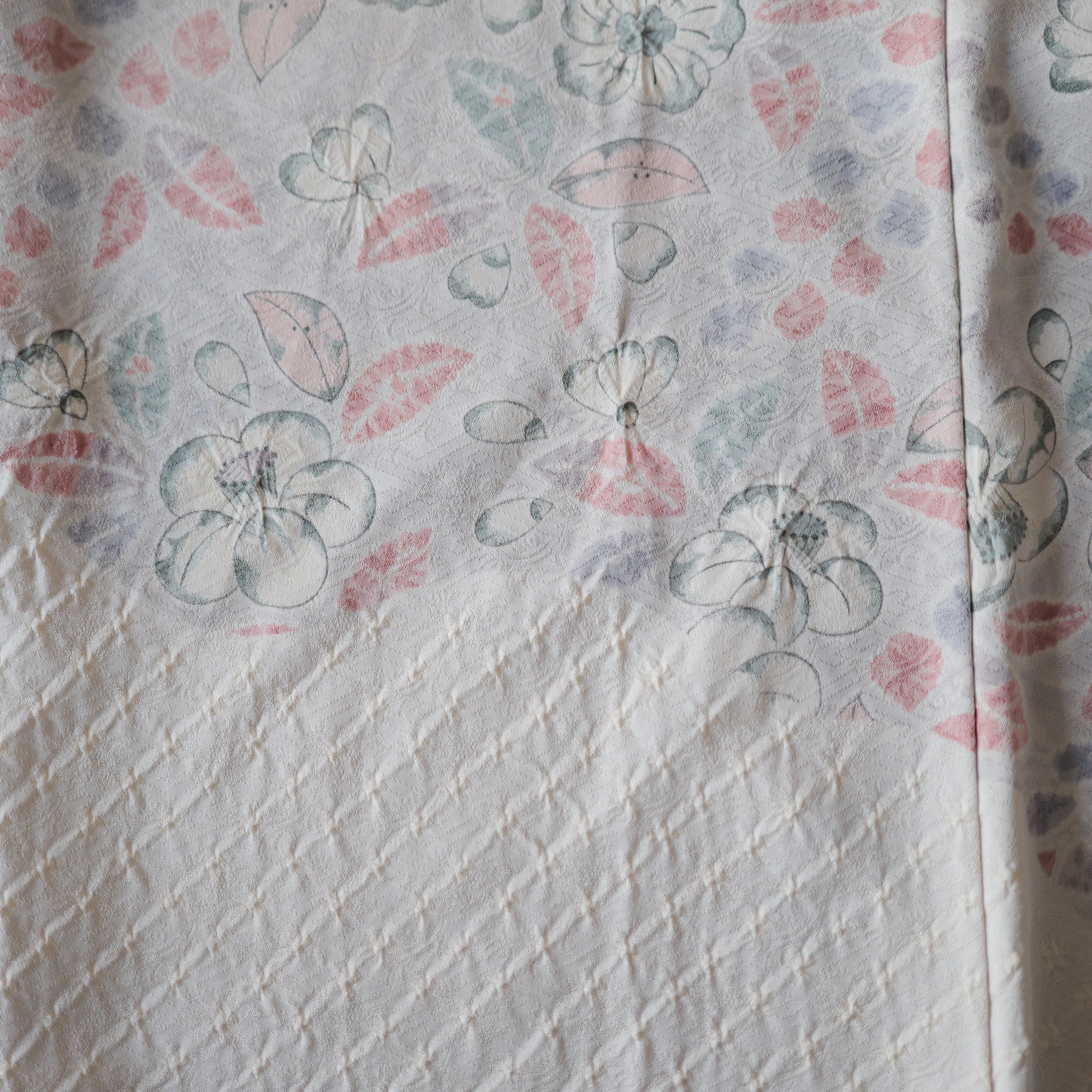 Dec 29 Live: White Flower Shibori-ish (D29-15) - it is super rare colorrrr. White with a touch of pink