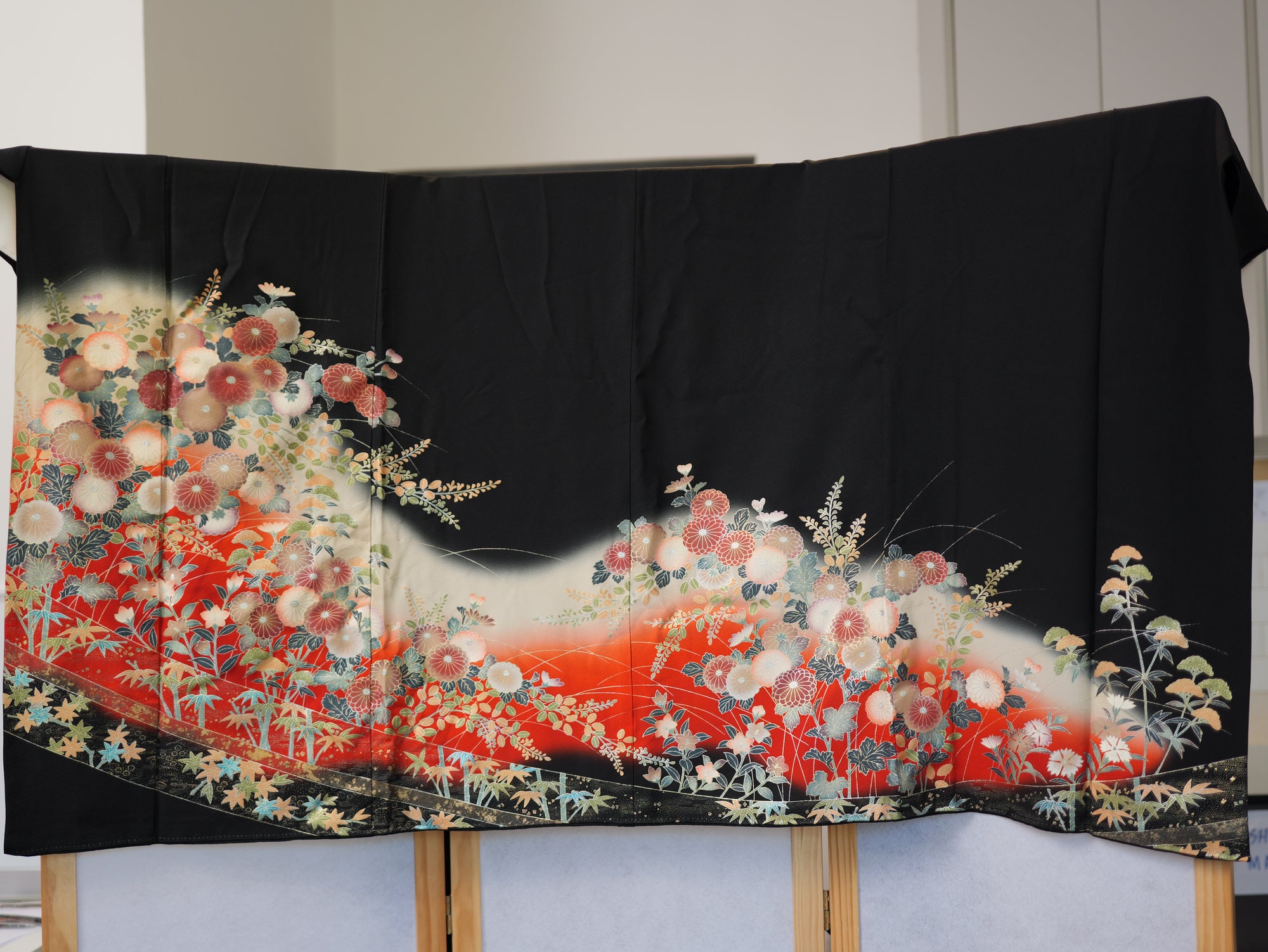 Sakura Collection Fabric: AP9-16-U Vibrant Red and Orange Chrysanthemums