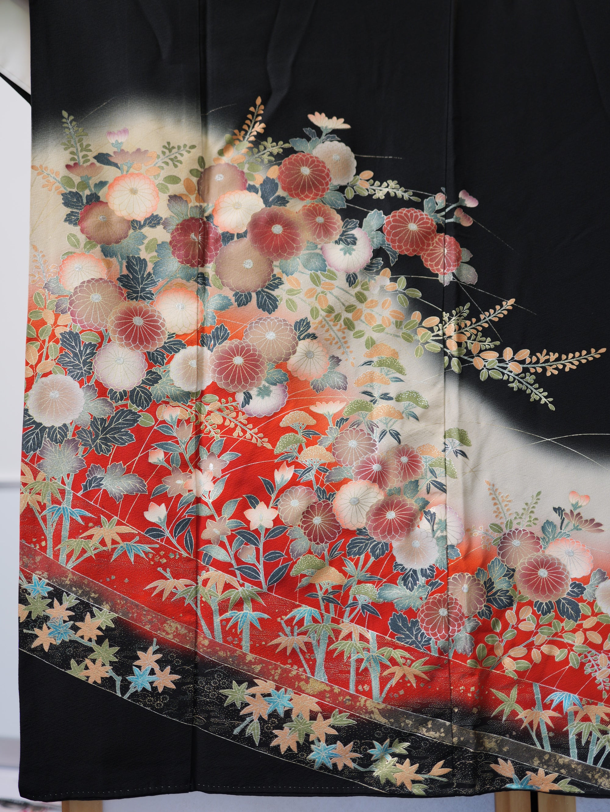 Sakura Collection Fabric: AP9-16-U Vibrant Red and Orange Chrysanthemums