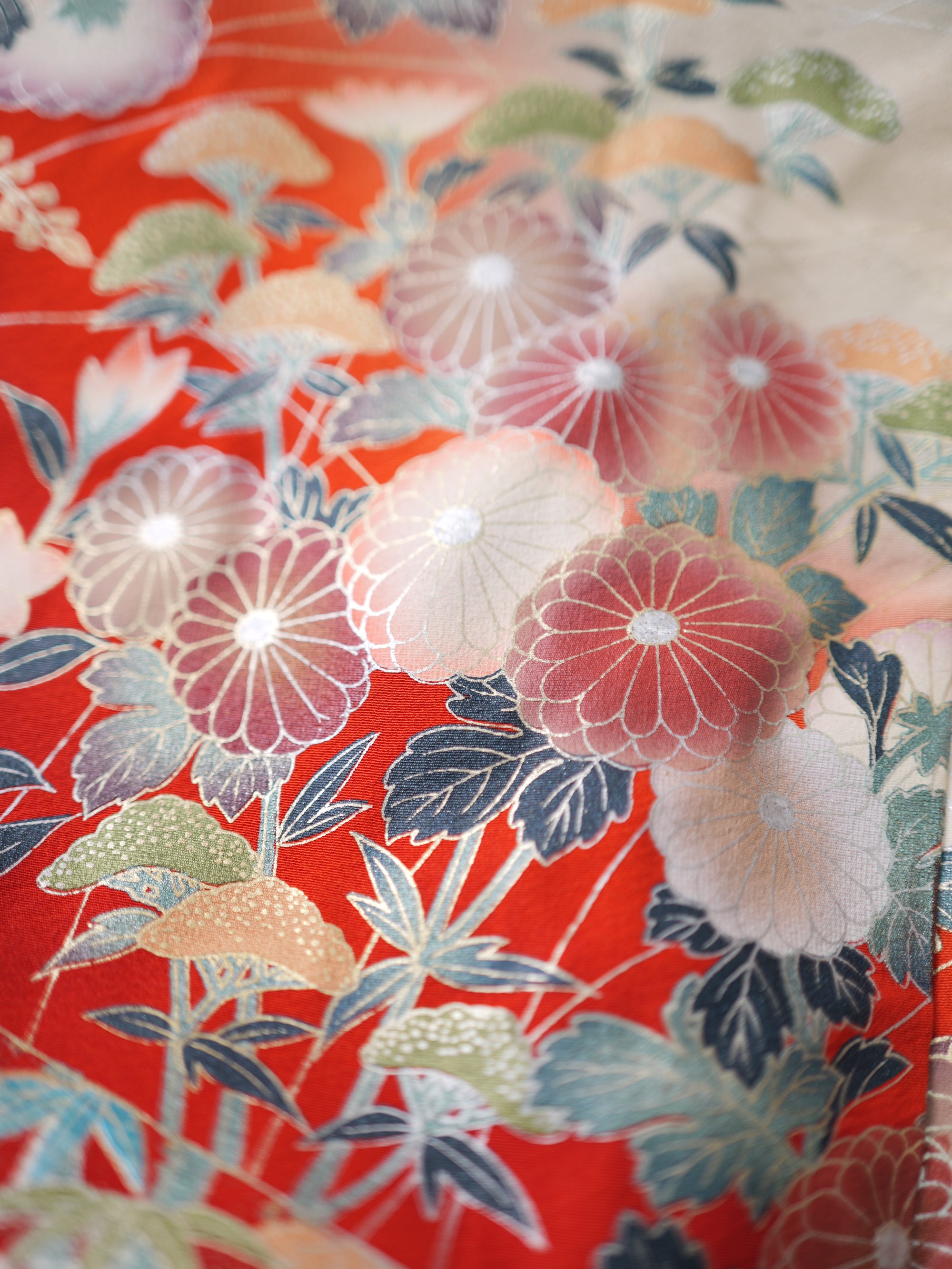 Sakura Collection Fabric: AP9-16-U Vibrant Red and Orange Chrysanthemums