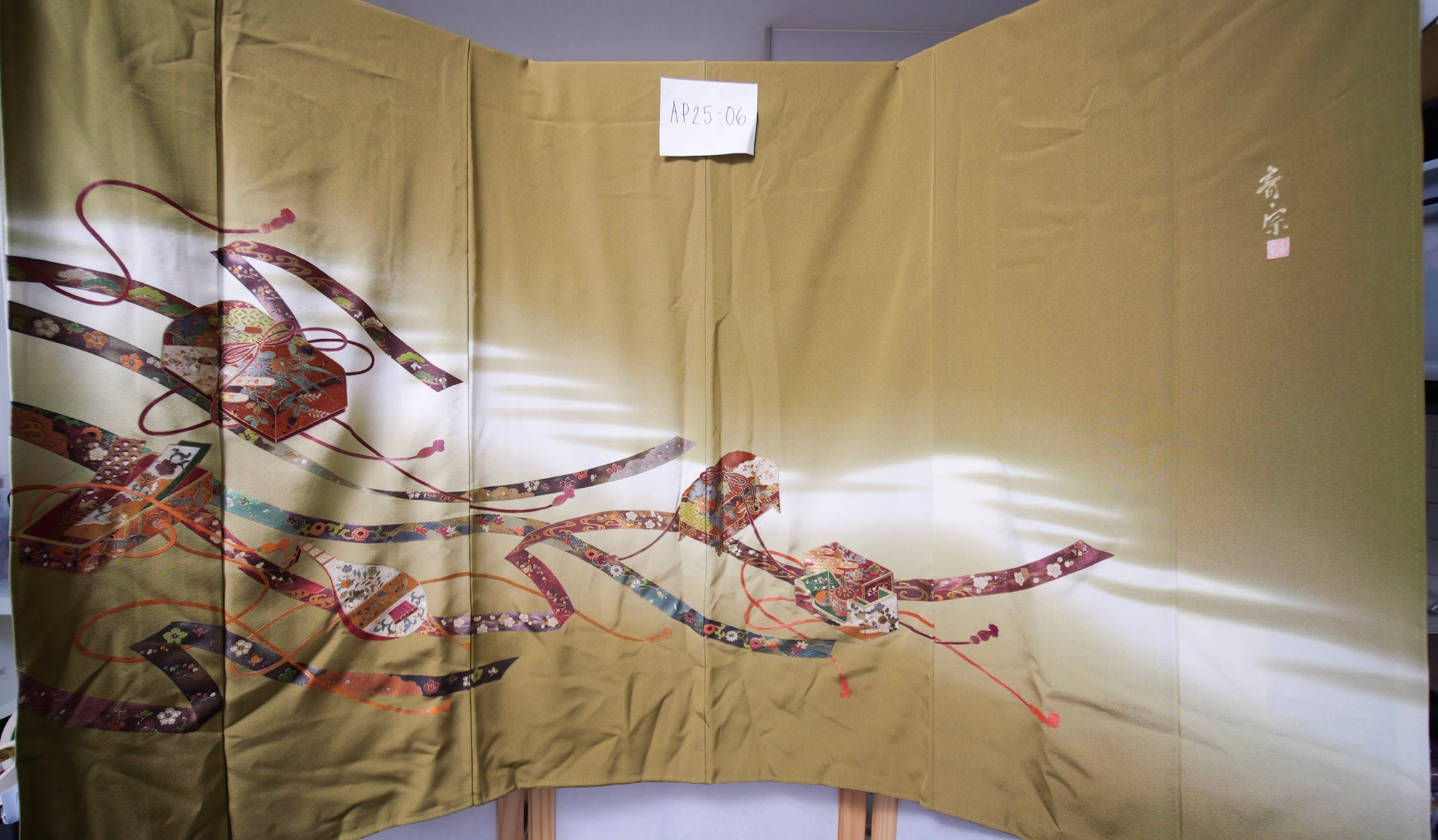 NALB (No Art Left Behind) Fabric: AP25-06 | Mossy Pattern