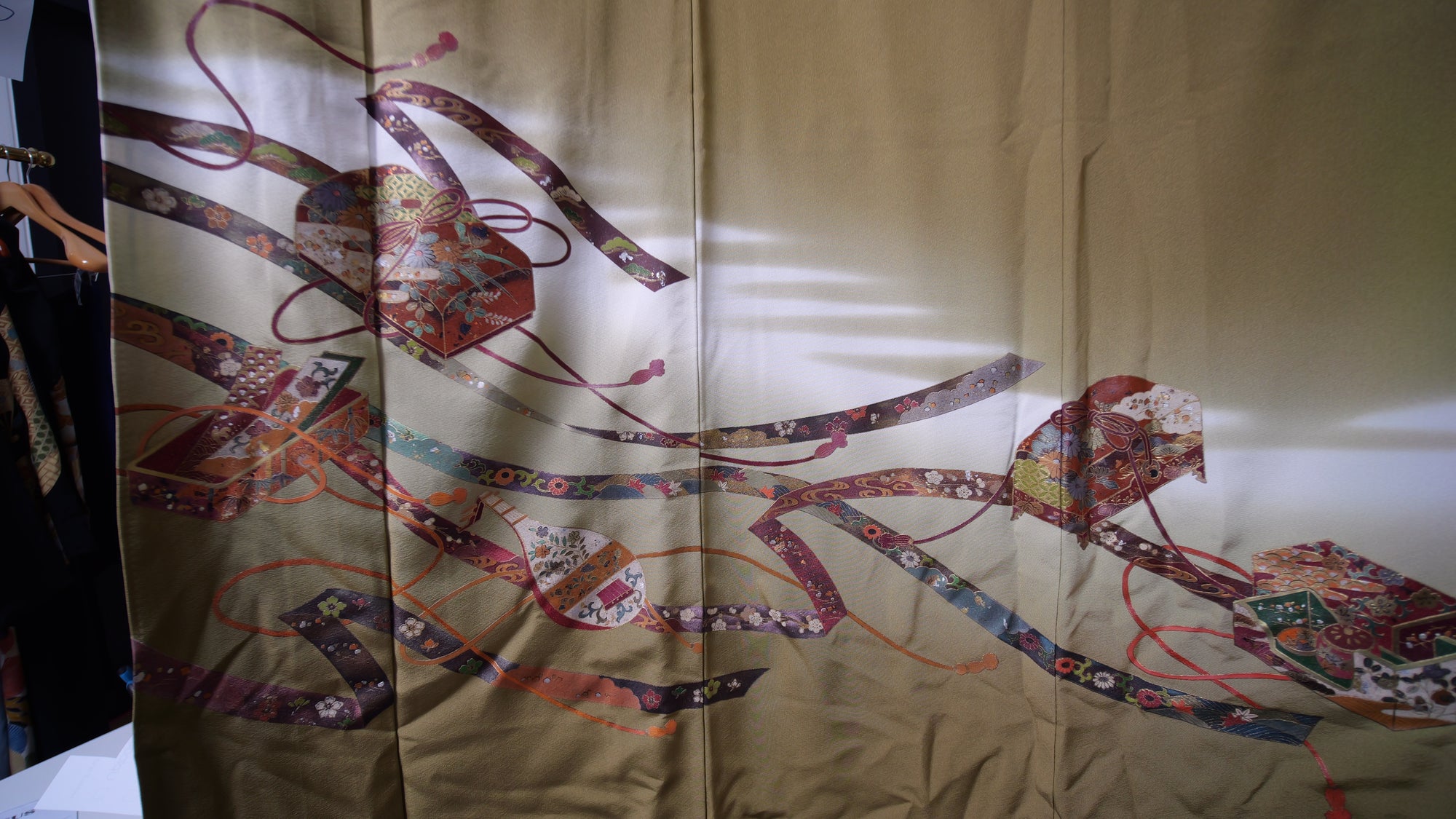 NALB (No Art Left Behind) Fabric: AP25-06 | Mossy Pattern