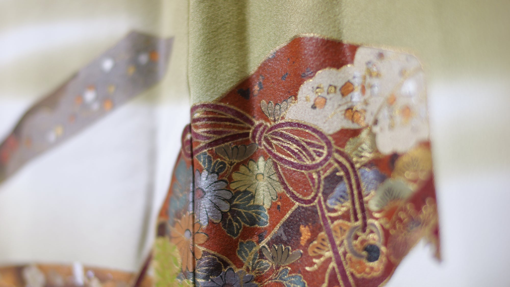 NALB (No Art Left Behind) Fabric: AP25-06 | Mossy Pattern