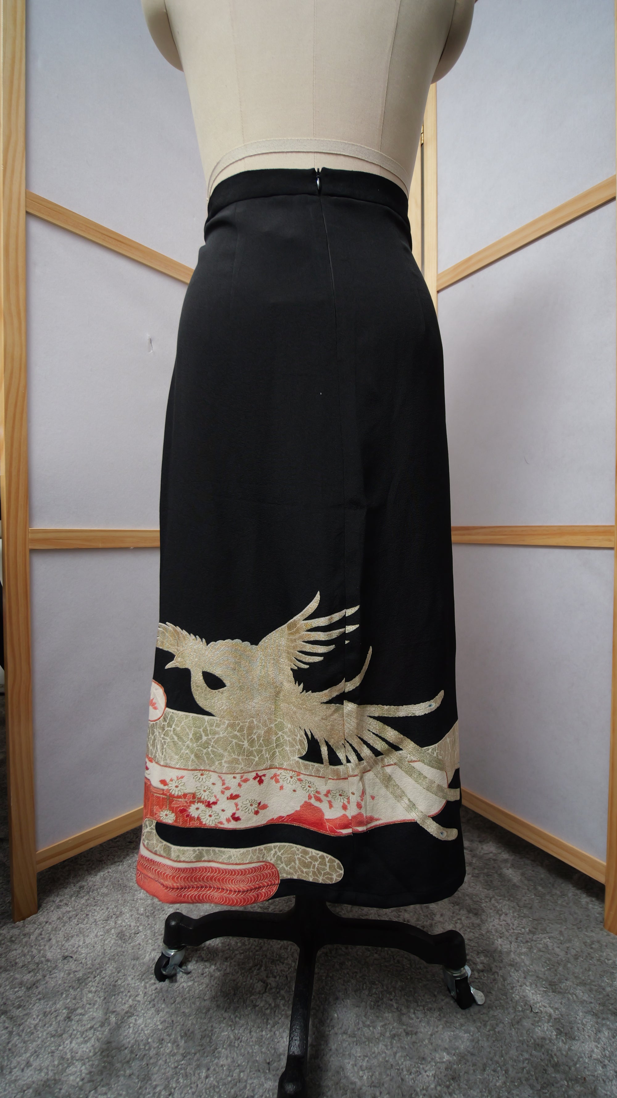Ap30 On-hand: Black High Slit Skirt With Embroidered Phoenix | Mimi size